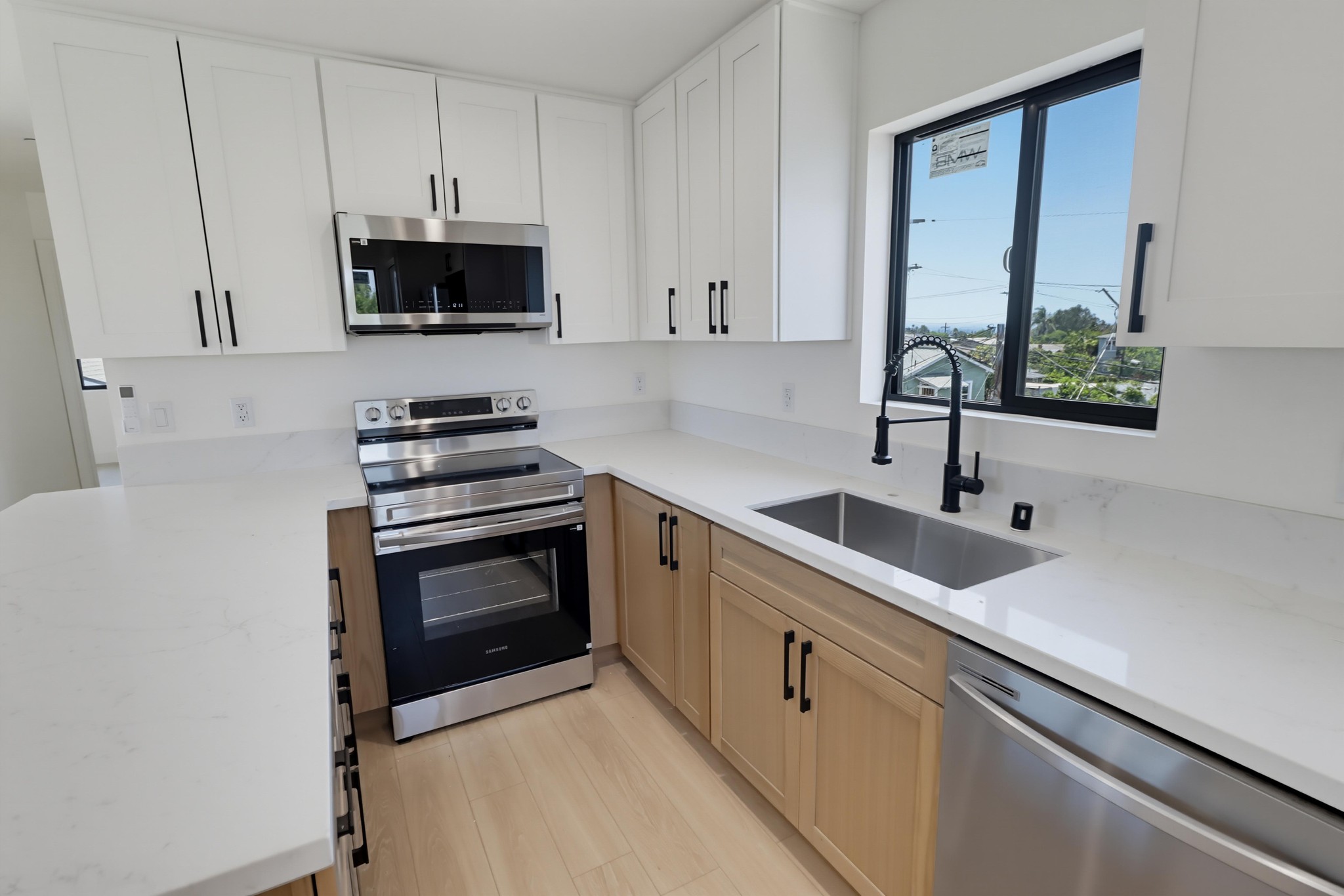 Virtual tour photo 9 of 27 for 3075 Hawthorn St