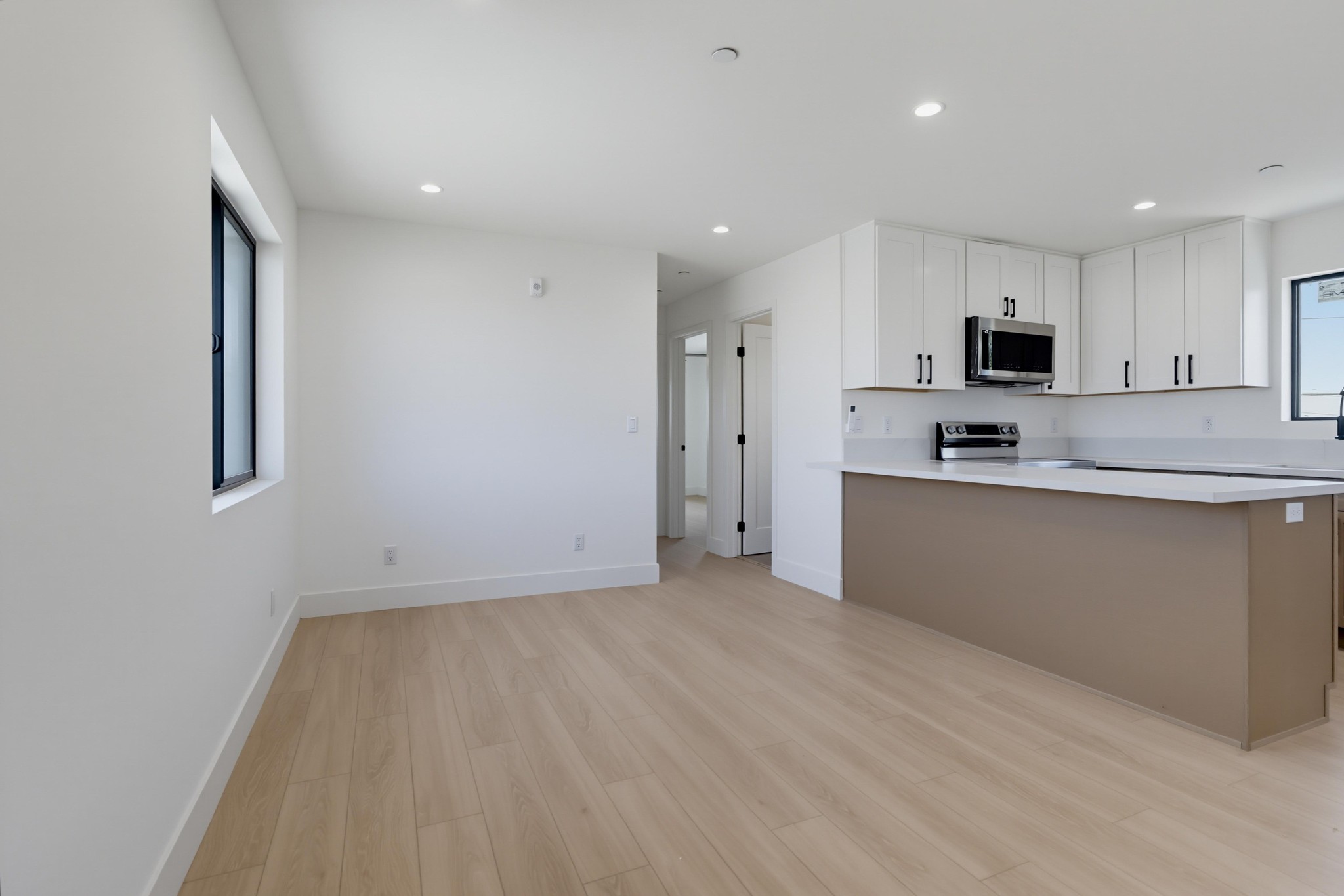 Virtual tour photo 10 of 27 for 3075 Hawthorn St