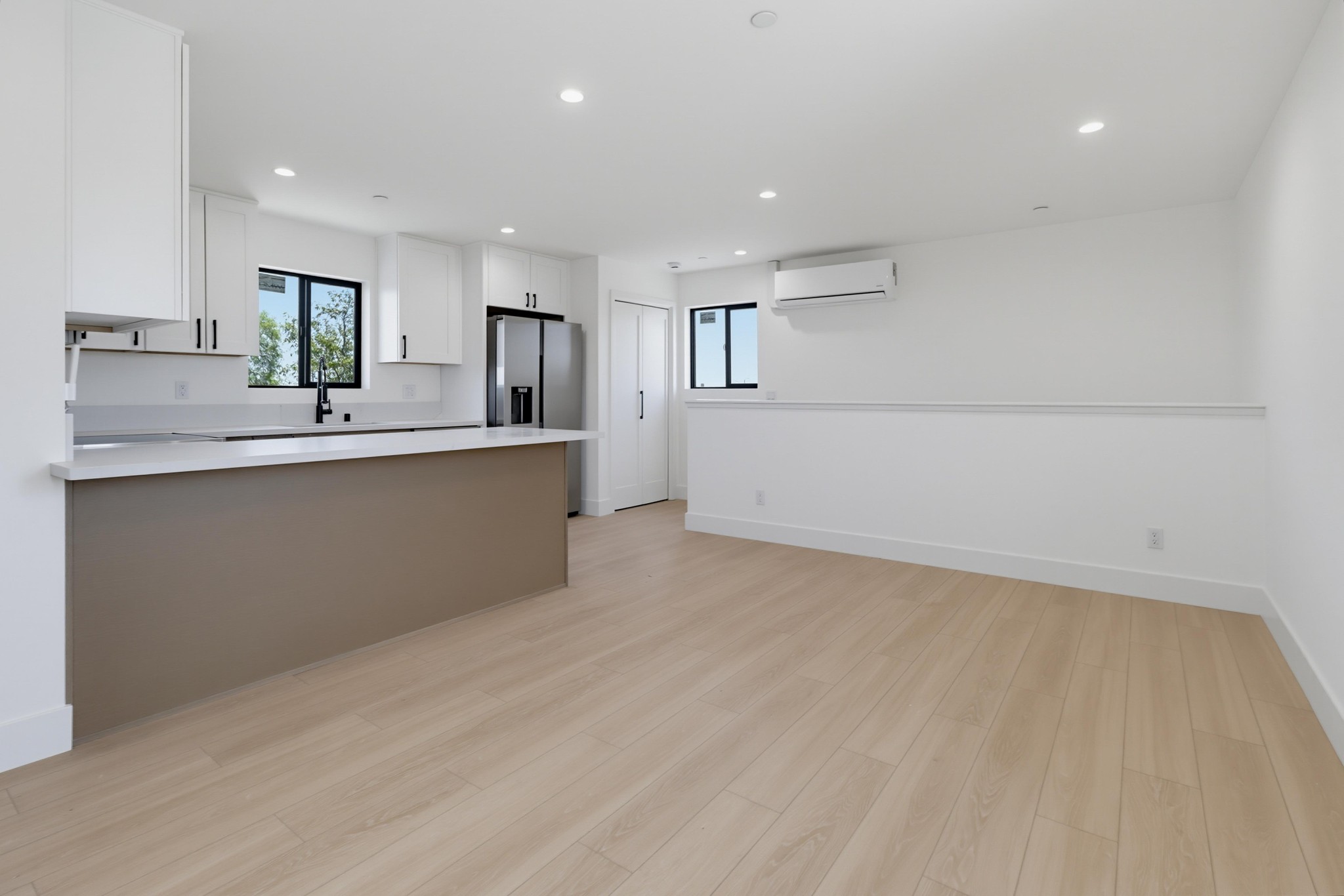 Virtual tour photo 11 of 27 for 3075 Hawthorn St