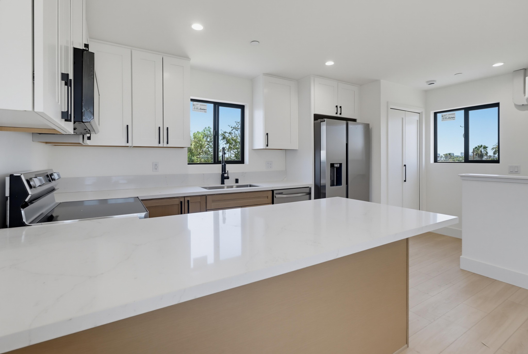 Virtual tour photo 12 of 27 for 3075 Hawthorn St