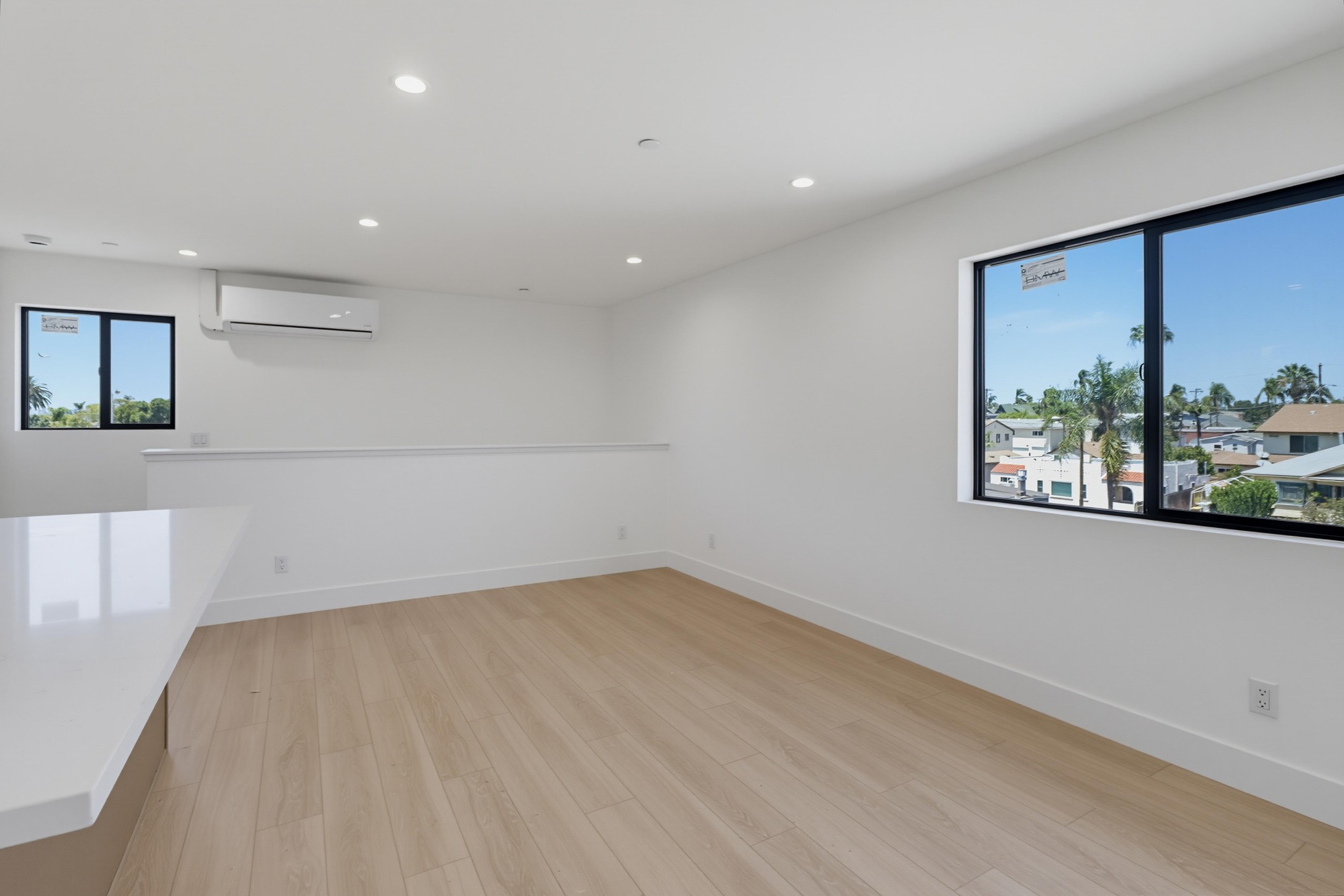 Virtual tour photo 13 of 27 for 3075 Hawthorn St