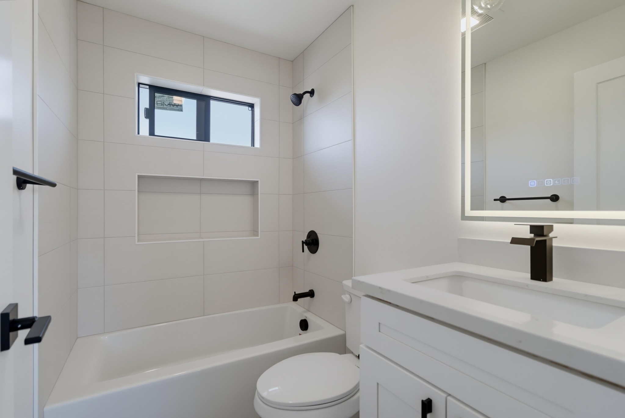 Virtual tour photo 15 of 27 for 3075 Hawthorn St