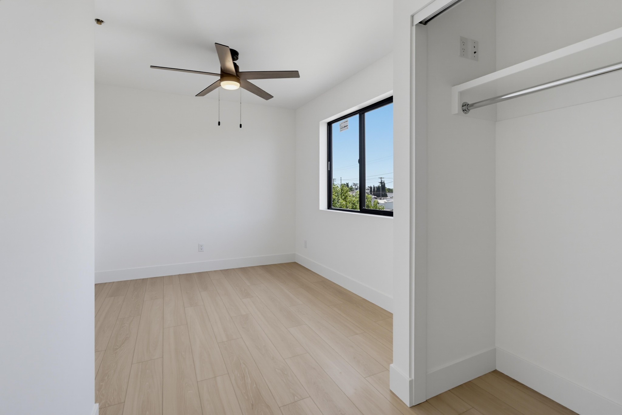 Virtual tour photo 17 of 27 for 3075 Hawthorn St