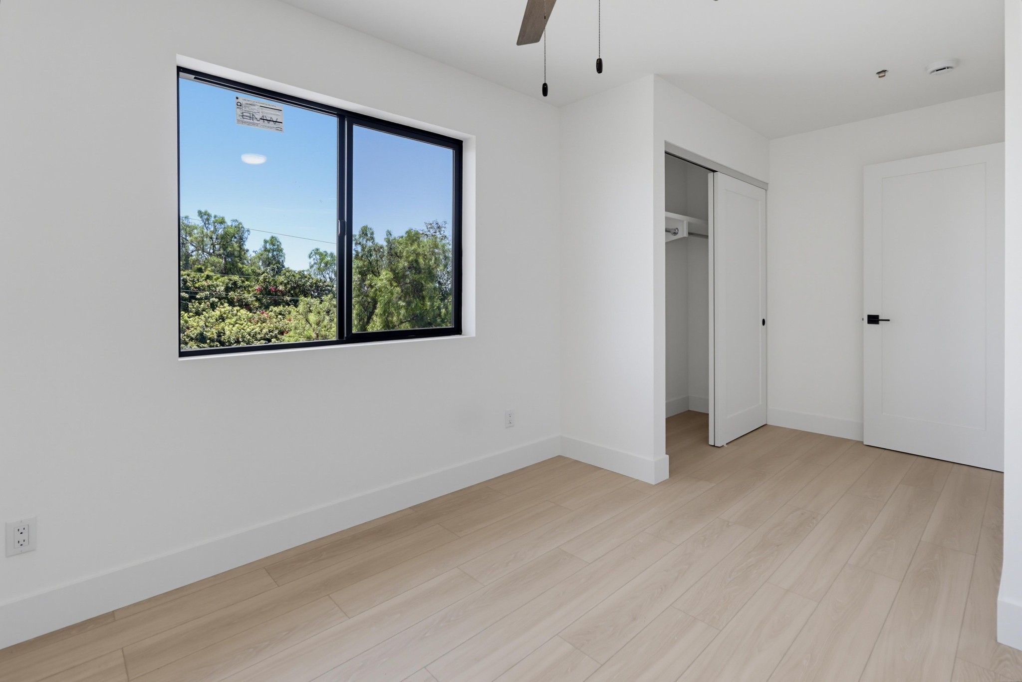 Virtual tour photo 18 of 27 for 3075 Hawthorn St