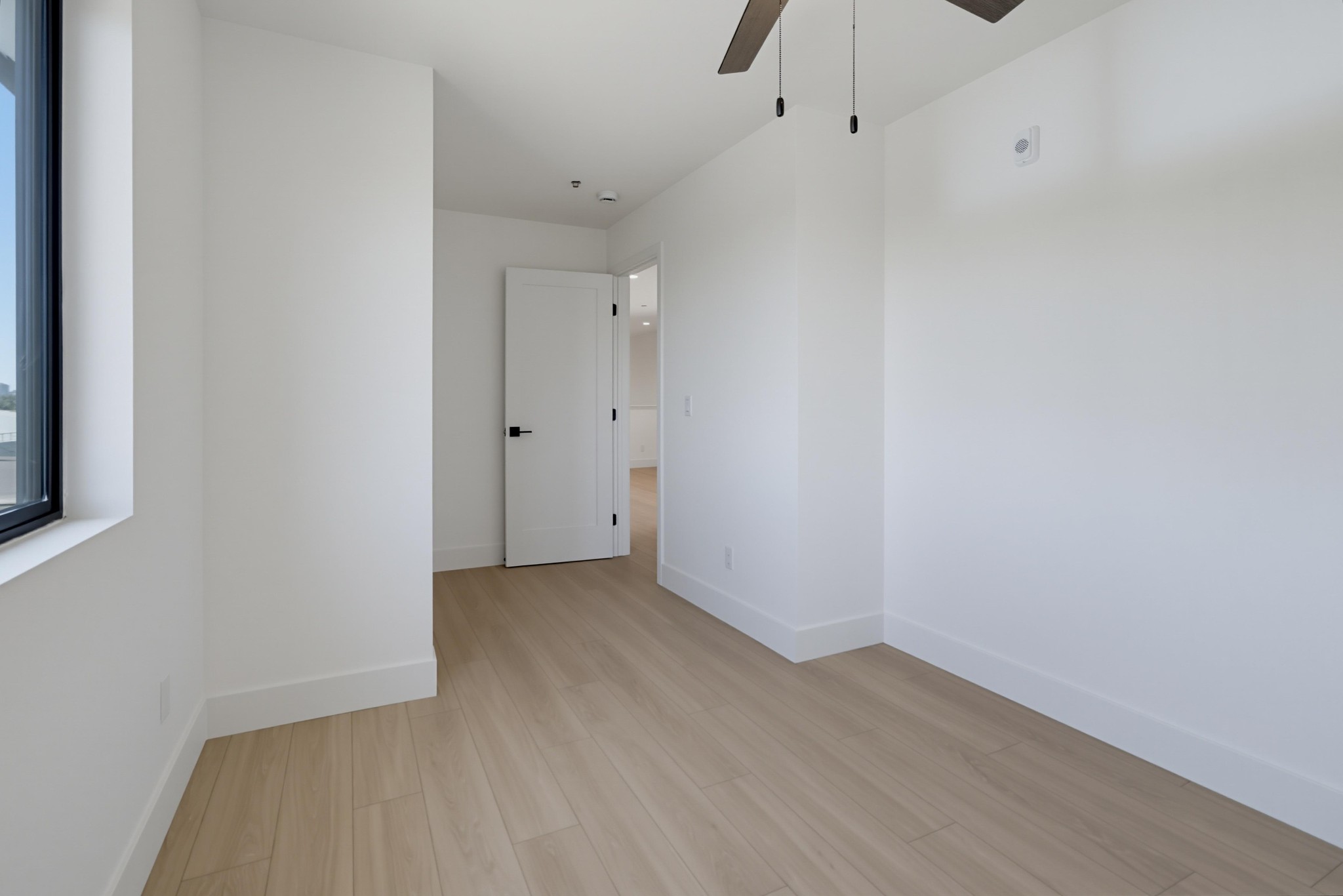 Virtual tour photo 19 of 27 for 3075 Hawthorn St