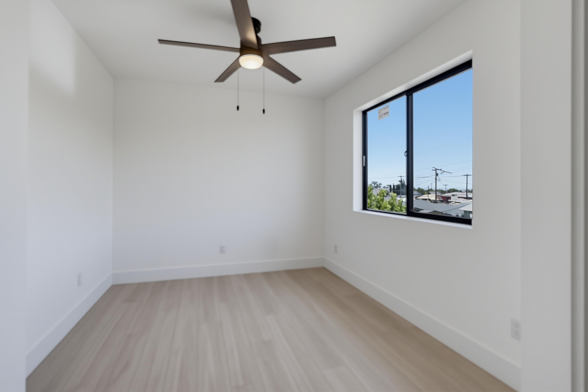 Virtual tour photo 20 of 27 for 3075 Hawthorn St