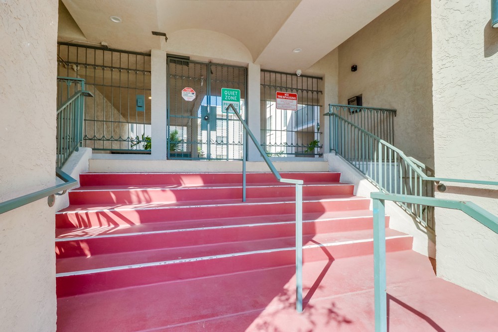 Virtual tour photo 4 of 37 for 3078 Broadway