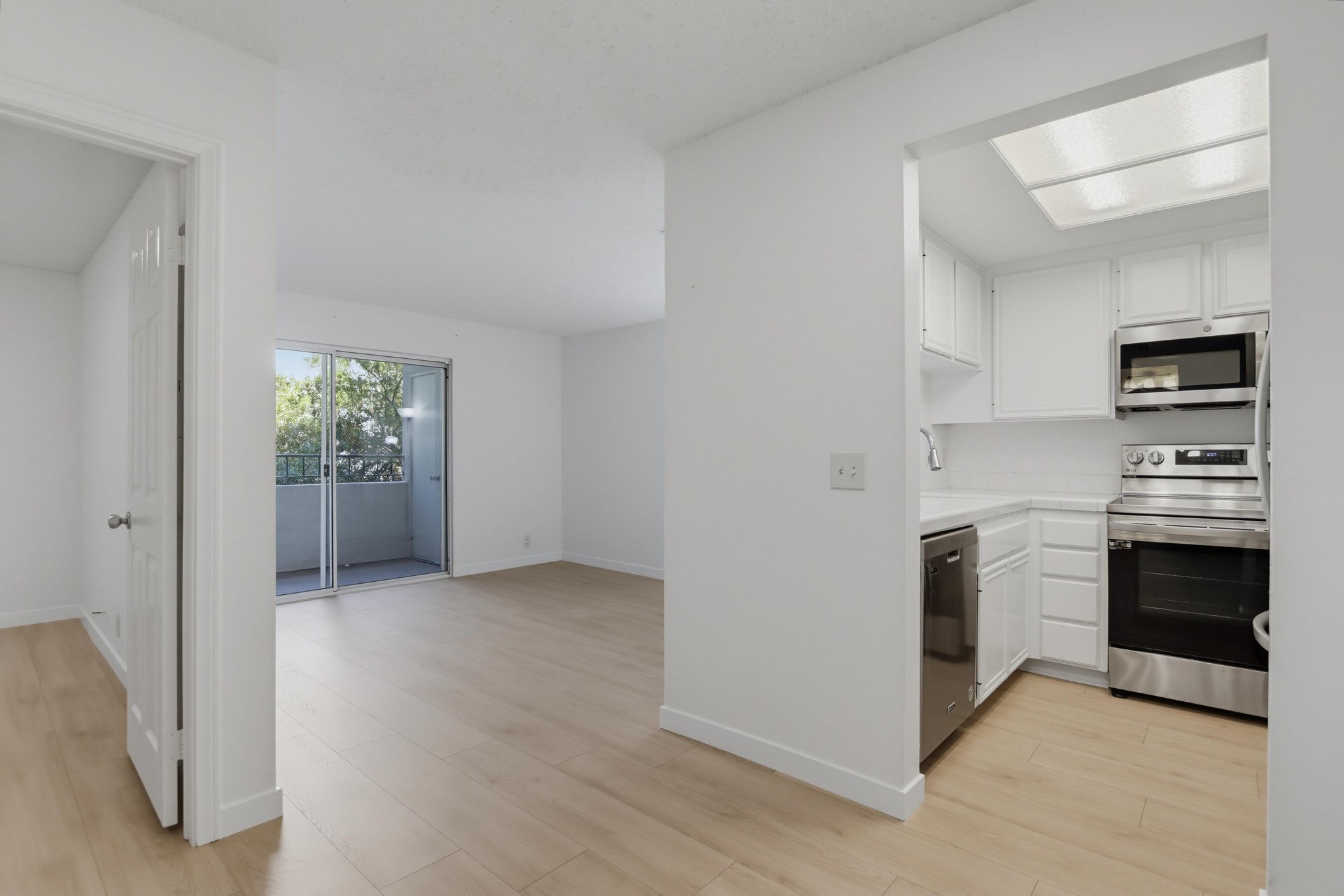 Virtual tour photo 11 of 30 for 3078 Broadway Unit 108