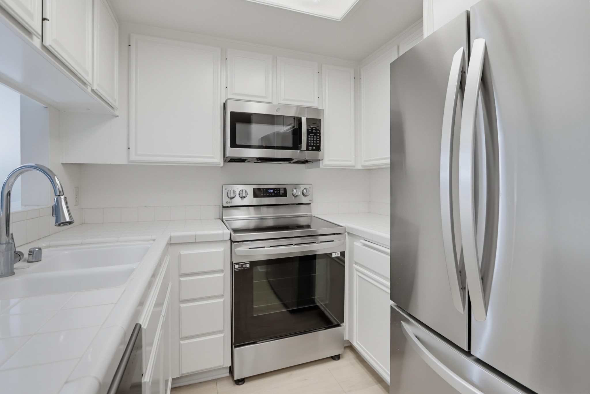 Virtual tour photo 14 of 30 for 3078 Broadway Unit 108
