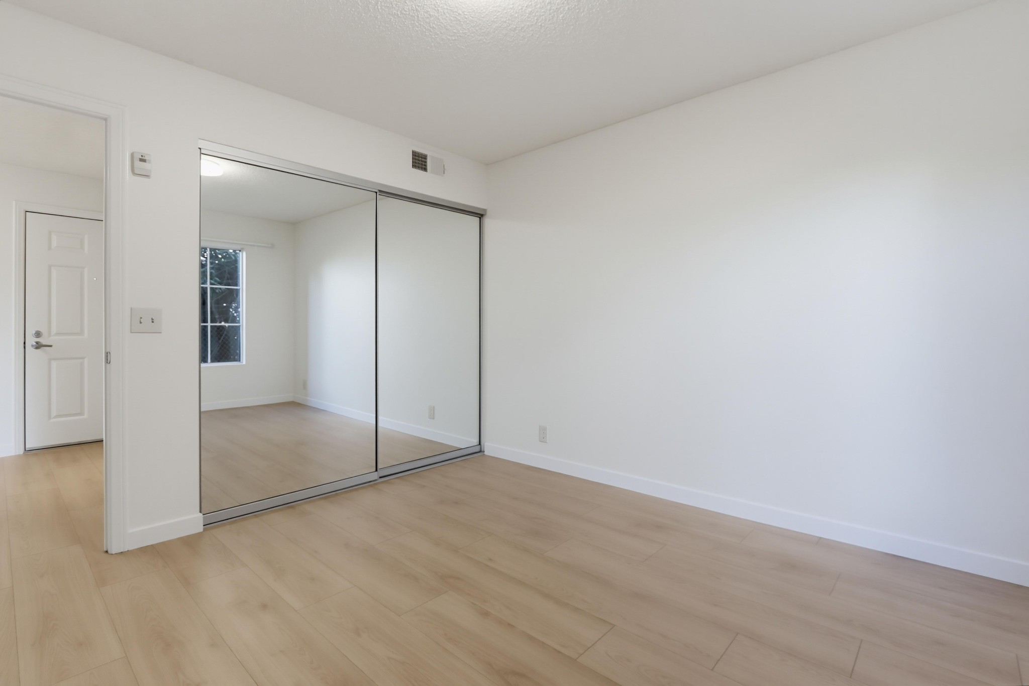 Virtual tour photo 23 of 30 for 3078 Broadway Unit 108