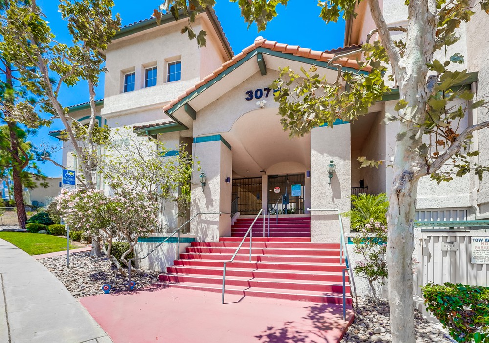 Virtual tour photo 4 of 46 for 3078 Broadway UNIT 117