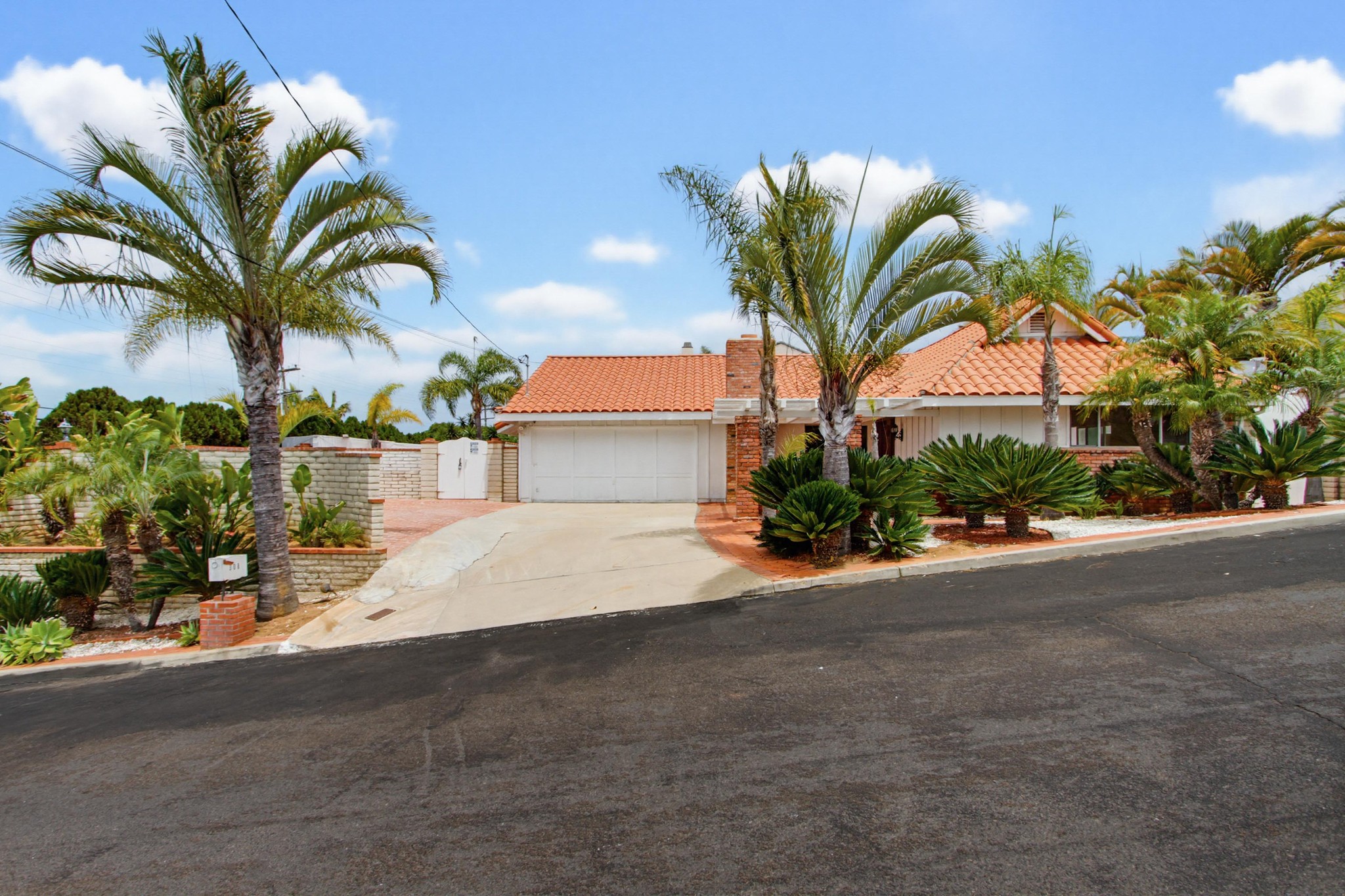 Virtual tour photo 1 of 121 for 308 Leeann Ln