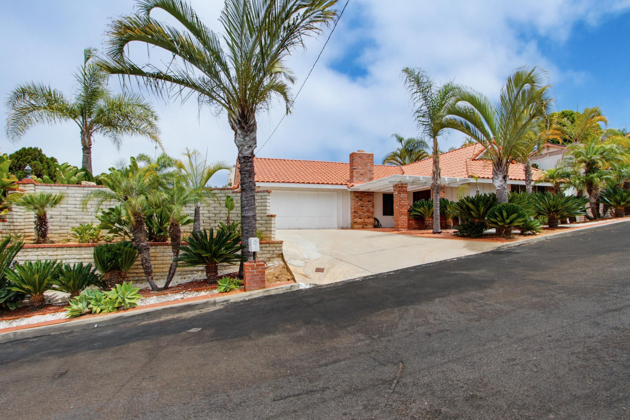 Virtual tour photo 3 of 121 for 308 Leeann Ln