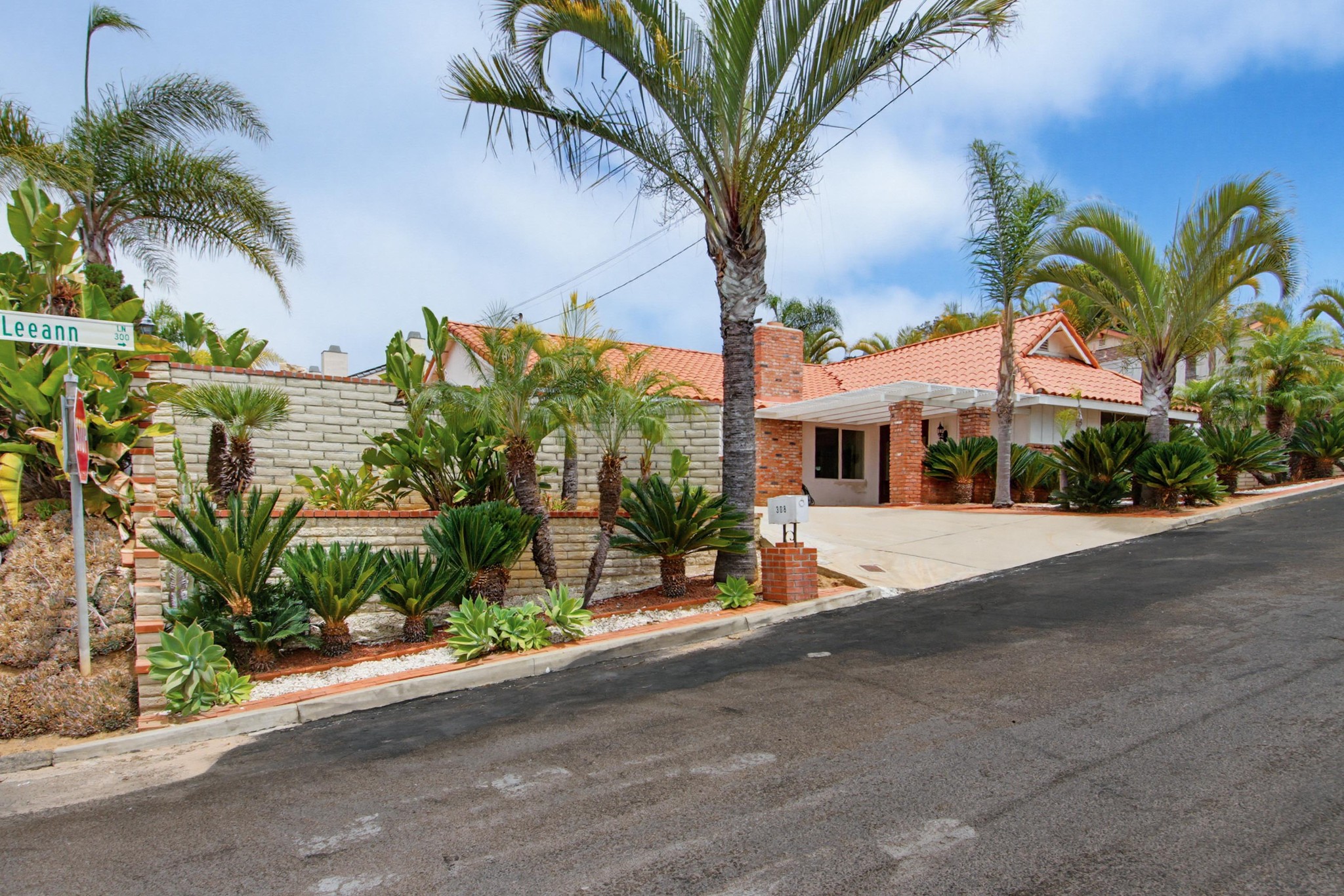 Virtual tour photo 4 of 121 for 308 Leeann Ln