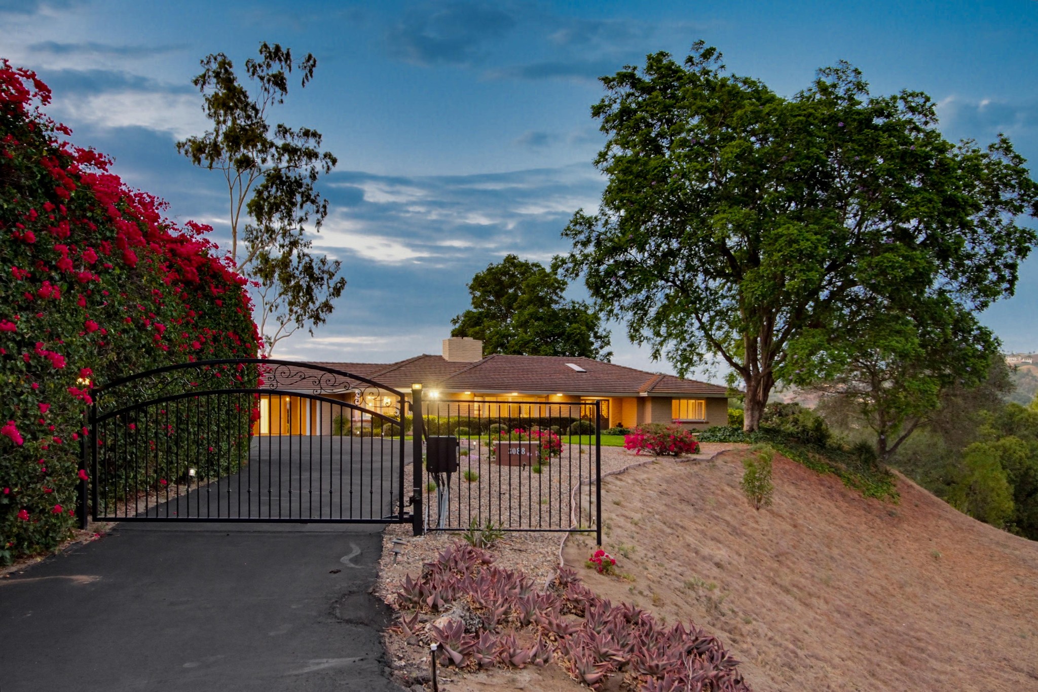 Virtual tour photo 4 of 100 for 3088 Skycrest Dr