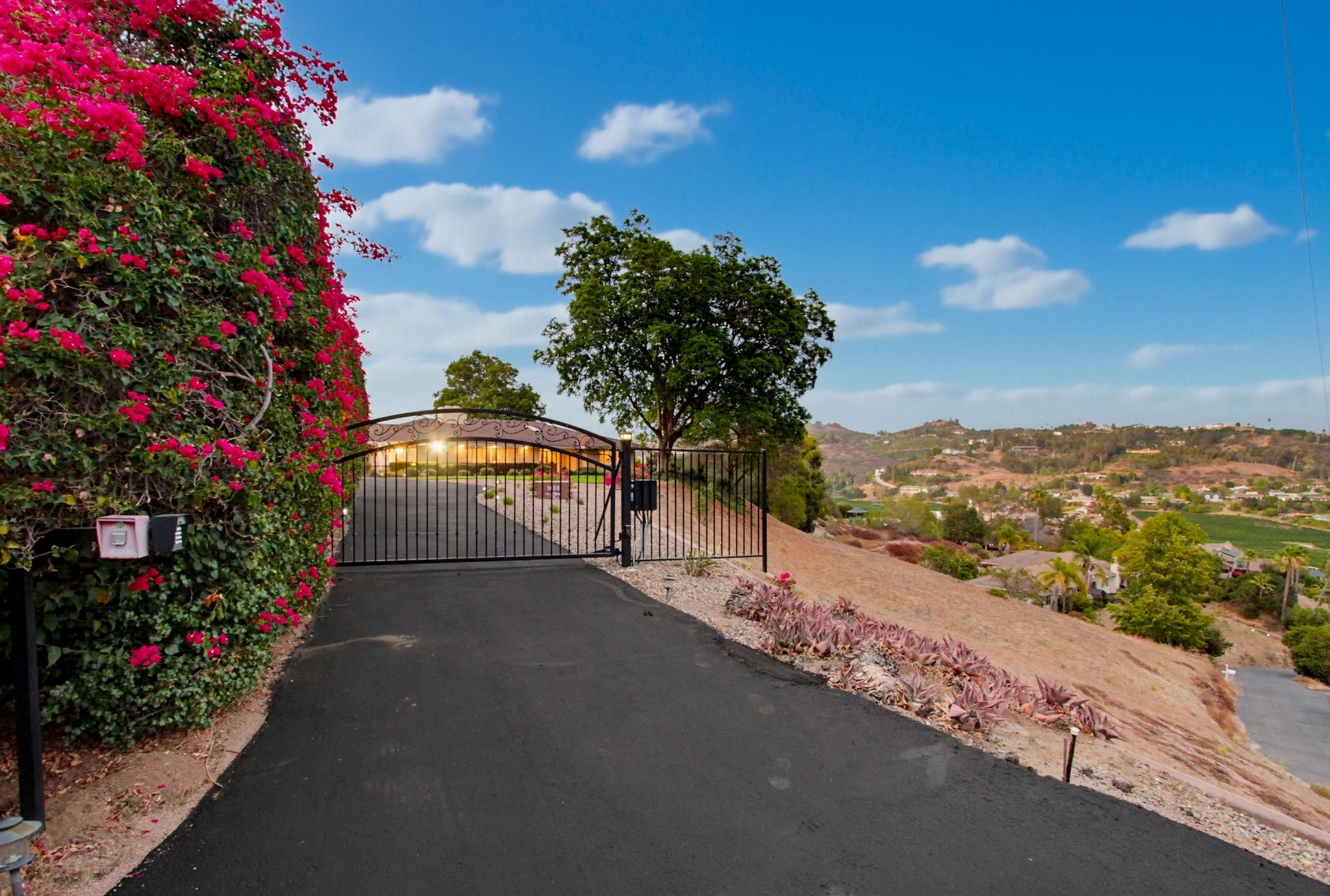 Virtual tour photo 68 of 100 for 3088 Skycrest Dr