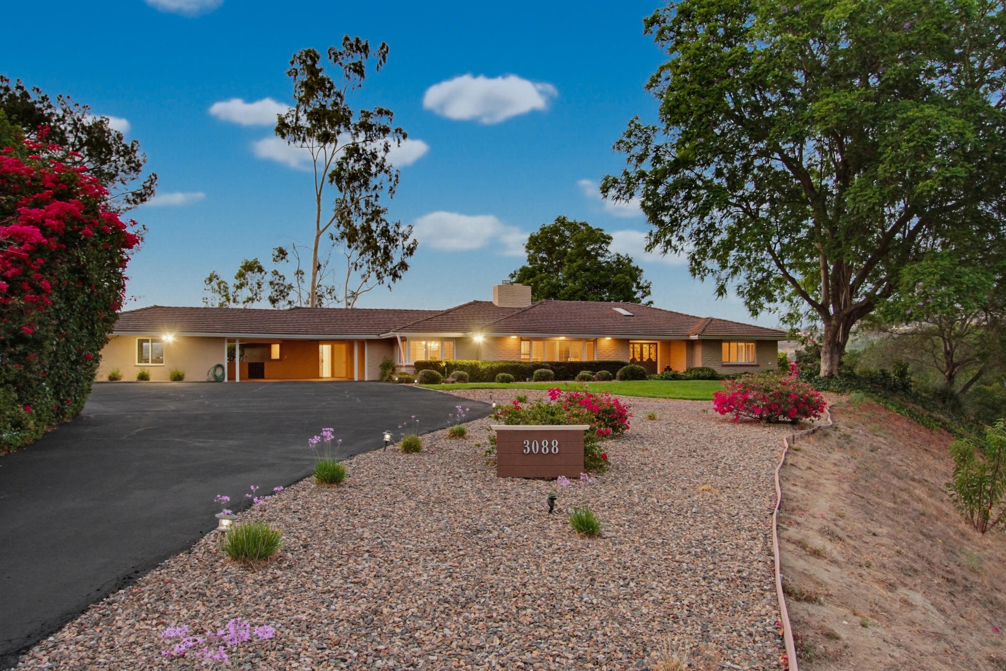 Virtual tour photo 5 of 100 for 3088 Skycrest Dr