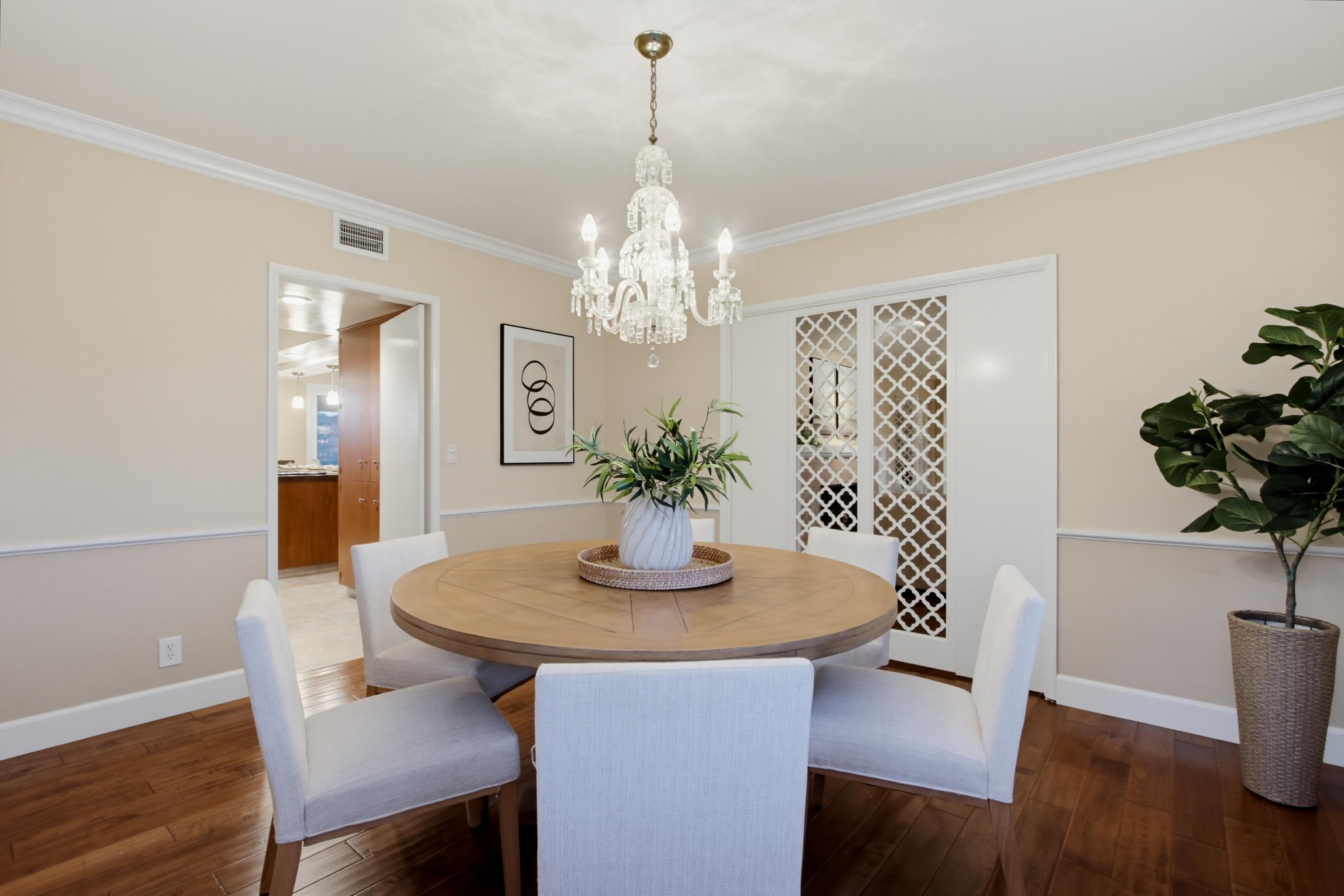 Virtual tour photo 33 of 100 for 3088 Skycrest Dr