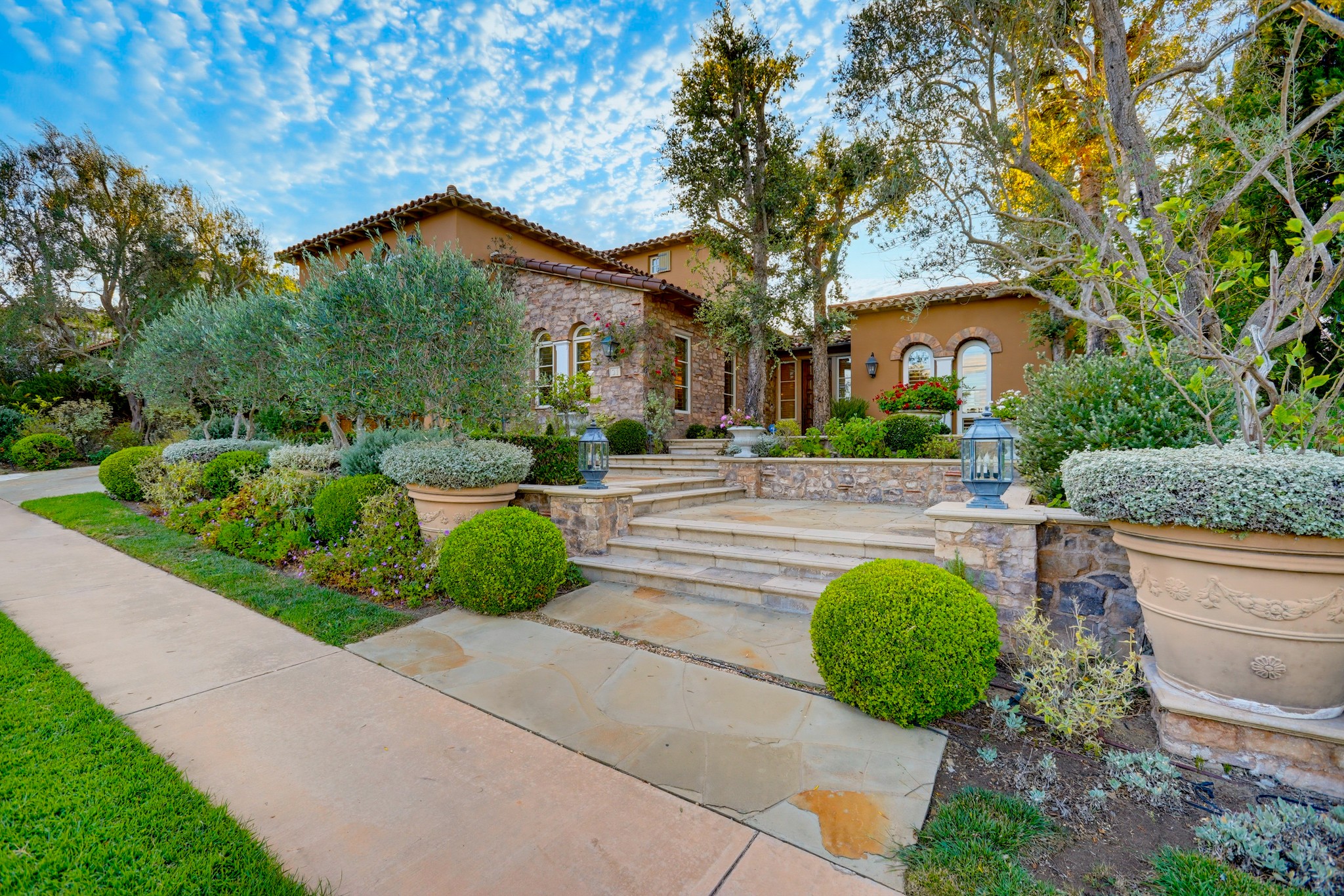 Virtual tour photo 4 of 114 for 31 Overlook Dr