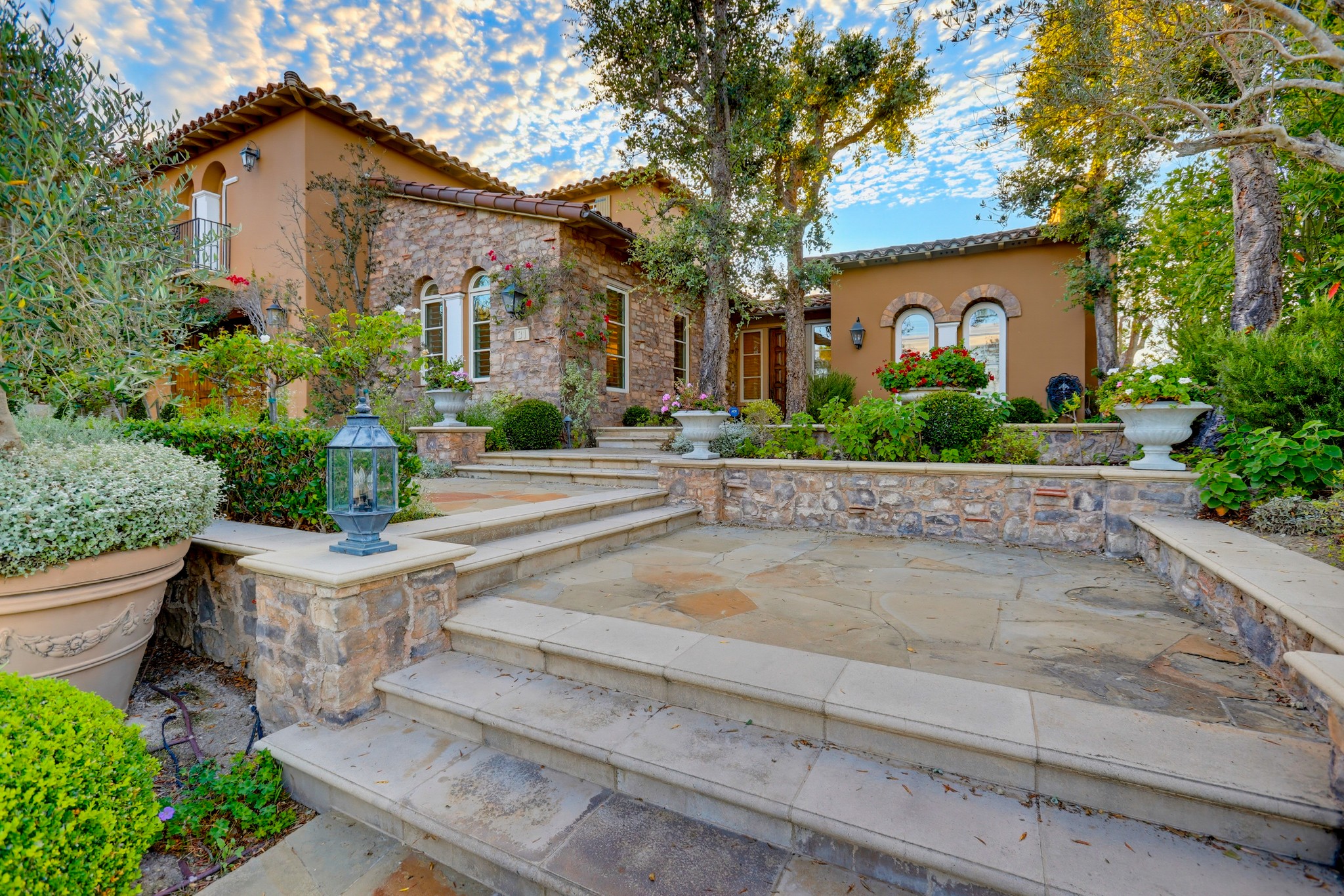 Virtual tour photo 5 of 114 for 31 Overlook Dr