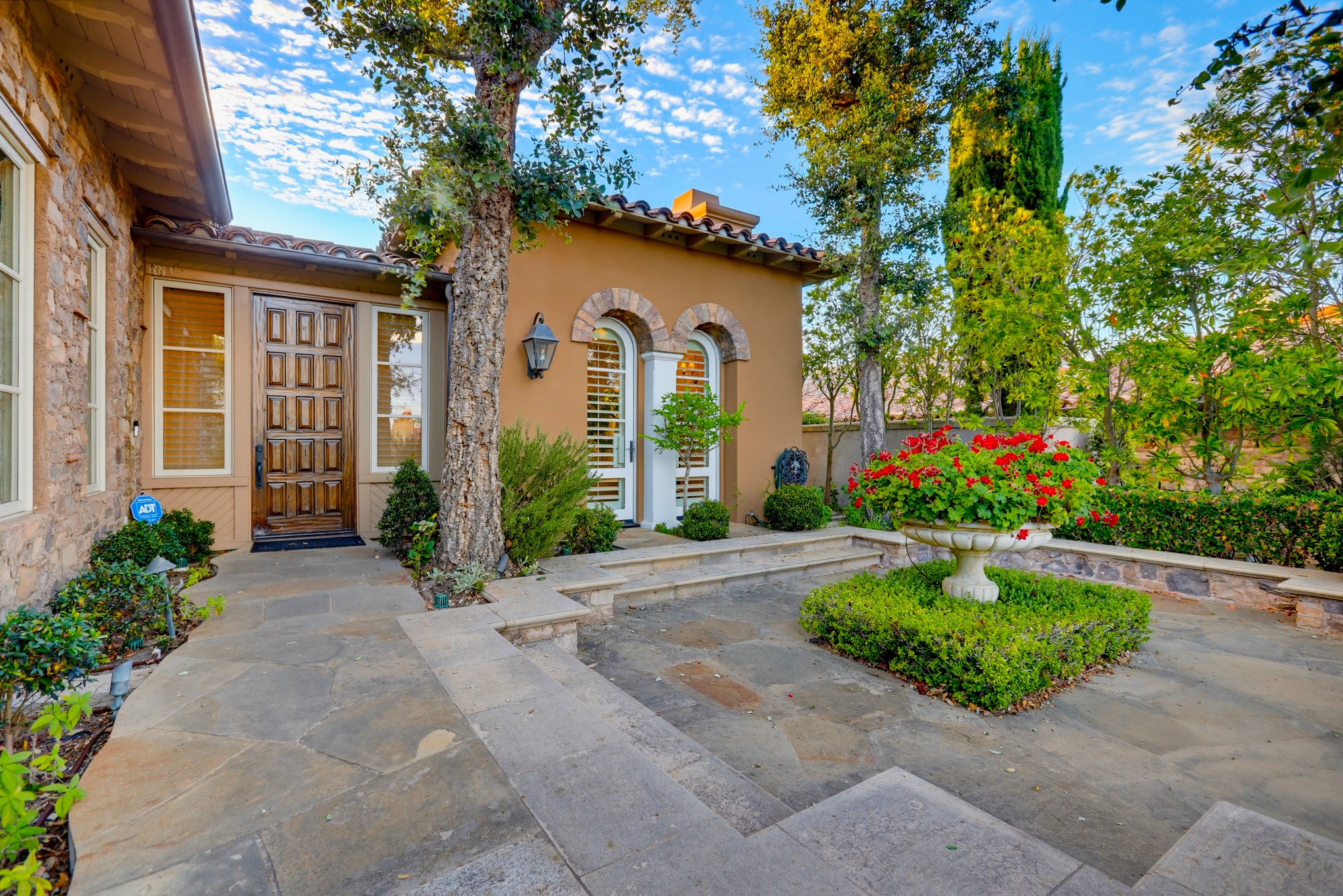 Virtual tour photo 6 of 114 for 31 Overlook Dr