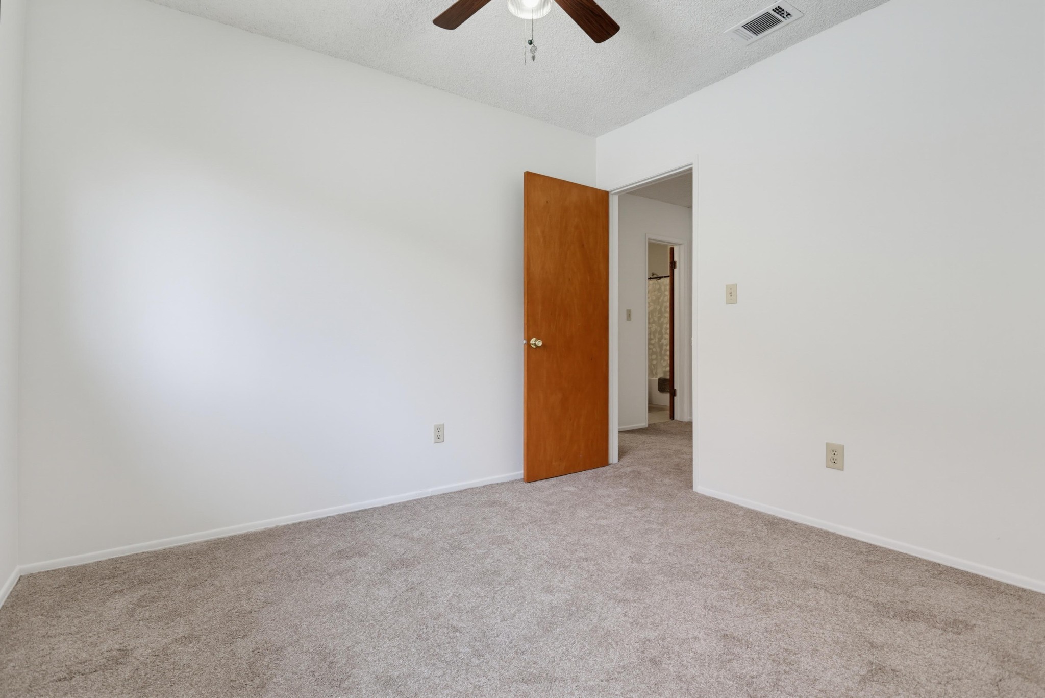 Virtual tour photo 21 of 37 for 310 Elbrook Dr