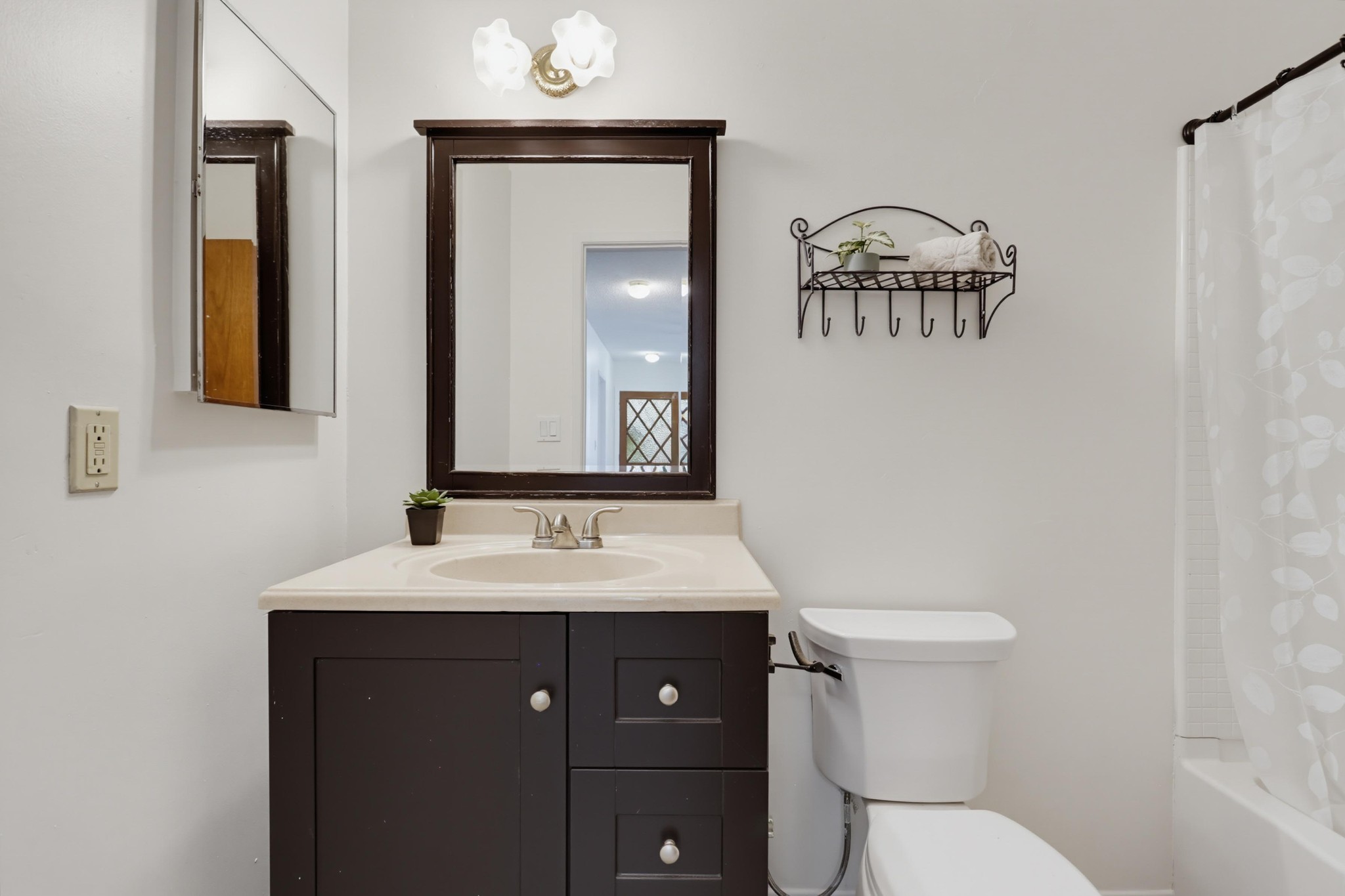 Virtual tour photo 27 of 37 for 310 Elbrook Dr