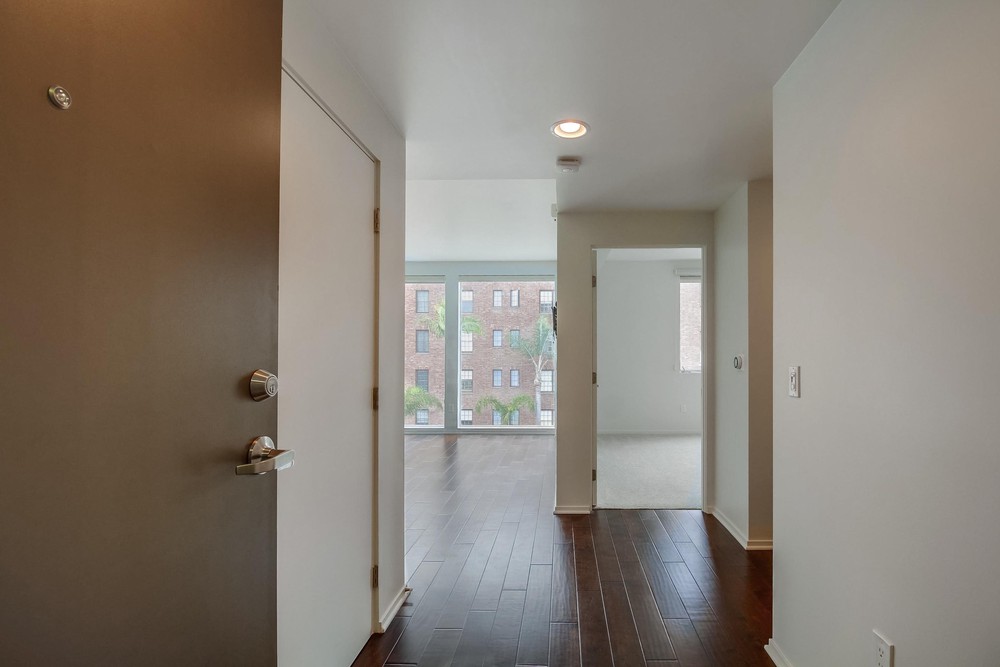 Virtual tour photo 10 of 51 for 3100 Sixth Ave UNIT 409
