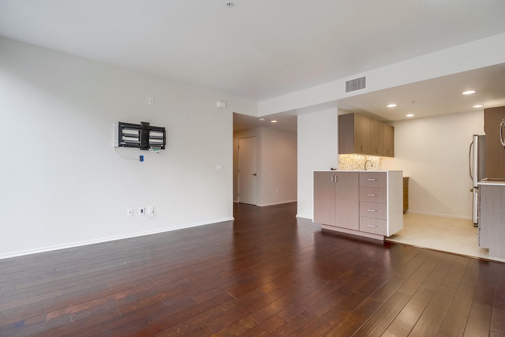 Virtual tour photo 15 of 51 for 3100 Sixth Ave UNIT 409