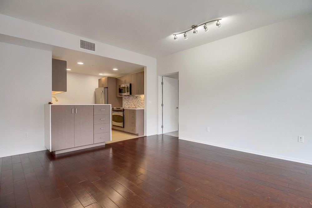 Virtual tour photo 16 of 51 for 3100 Sixth Ave UNIT 409