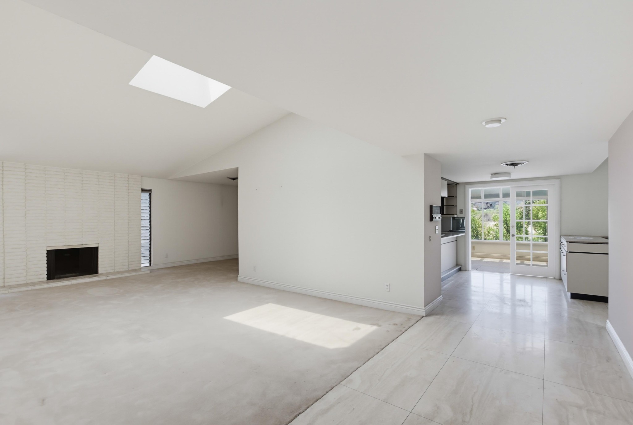 Virtual tour photo 12 of 60 for 31122 Old River Rd