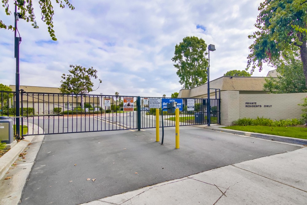 Virtual tour photo 1 of 38 for 3113 Orleans E
