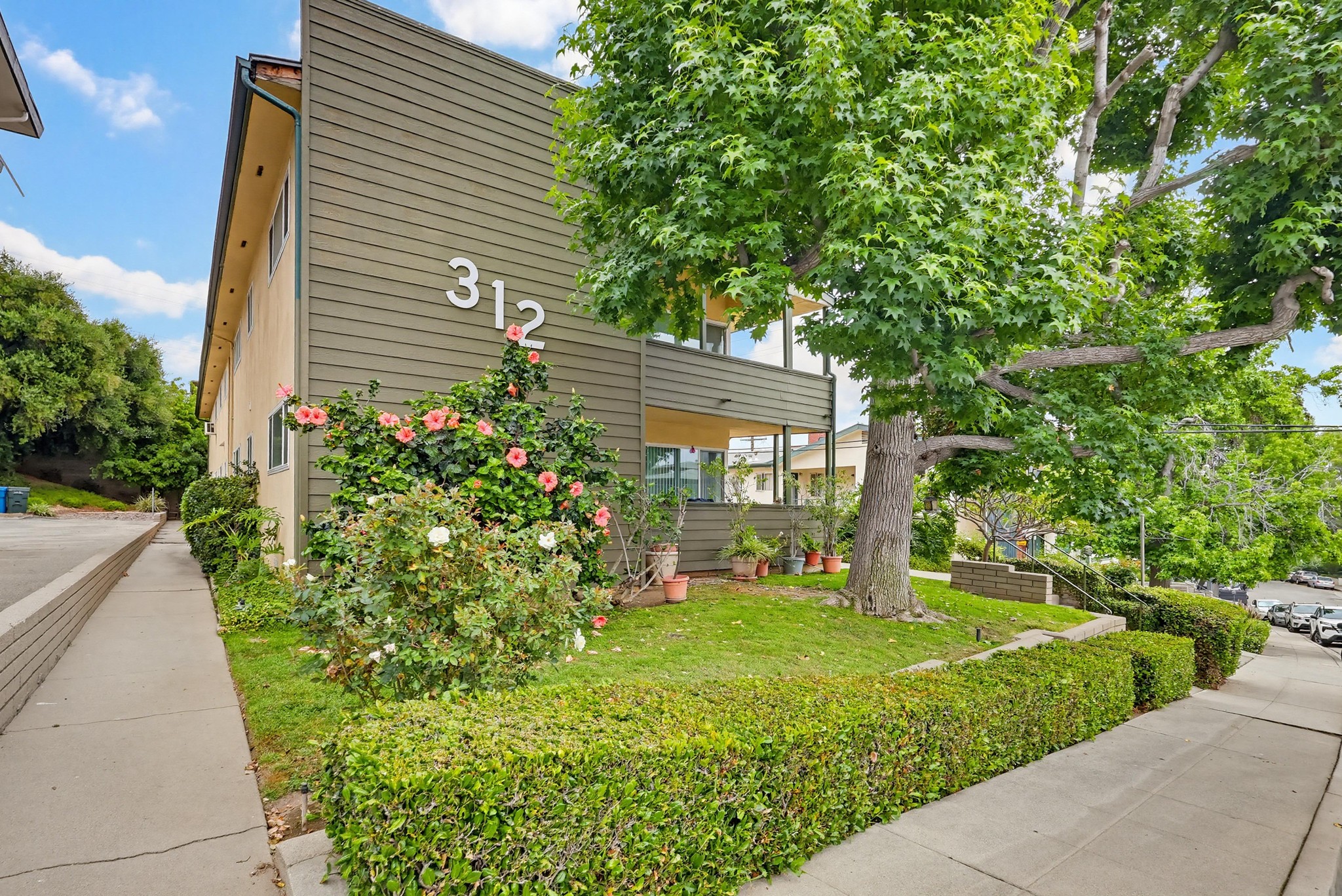 Virtual tour photo 1 of 35 for 312 Raymondale Dr f