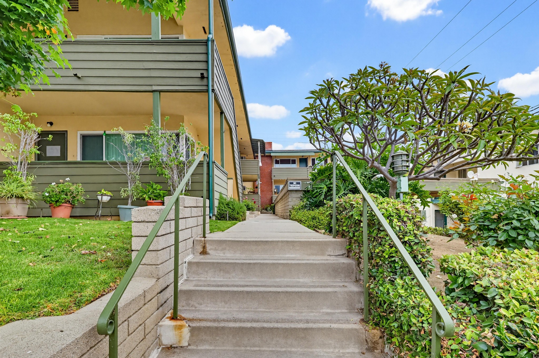 Virtual tour photo 3 of 35 for 312 Raymondale Dr f