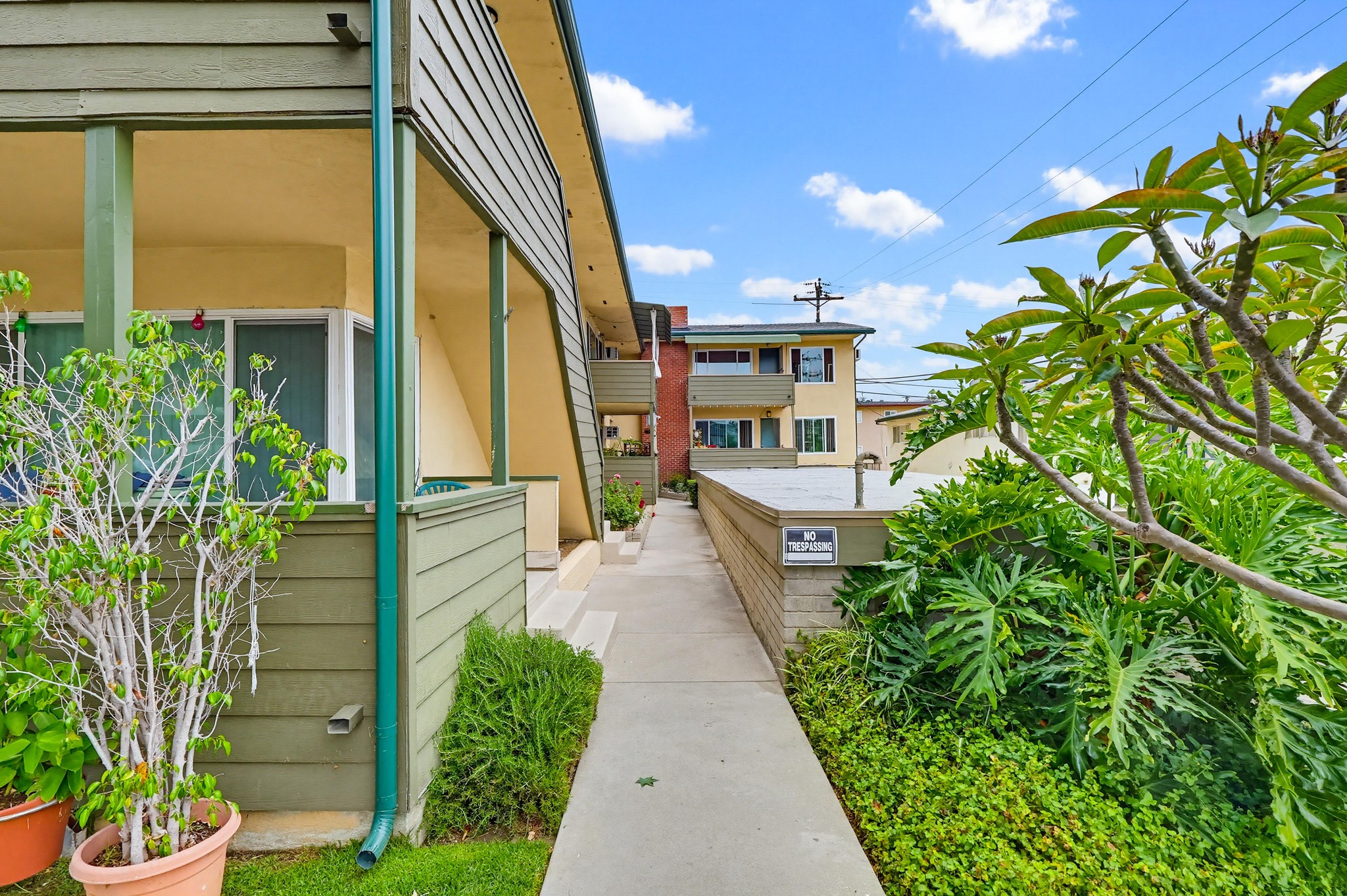 Virtual tour photo 4 of 35 for 312 Raymondale Dr f