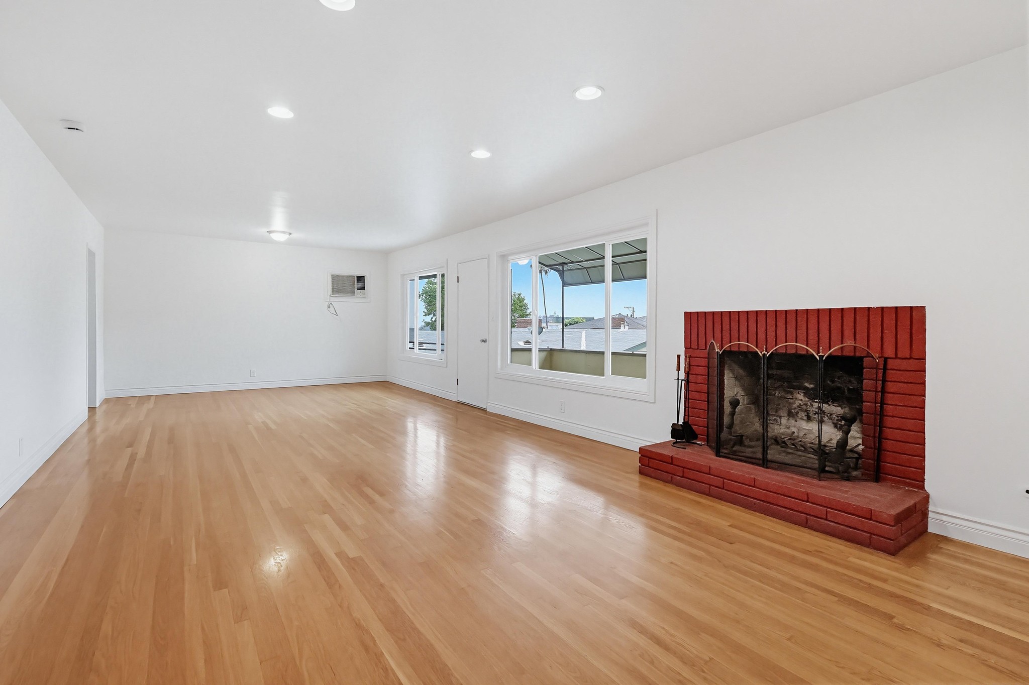 Virtual tour photo 8 of 35 for 312 Raymondale Dr f
