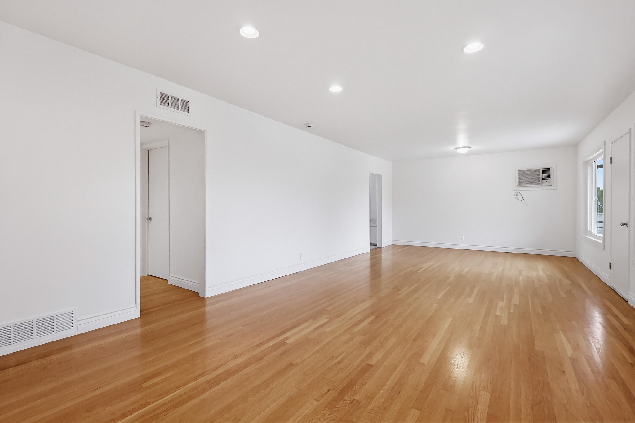 Virtual tour photo 9 of 35 for 312 Raymondale Dr f