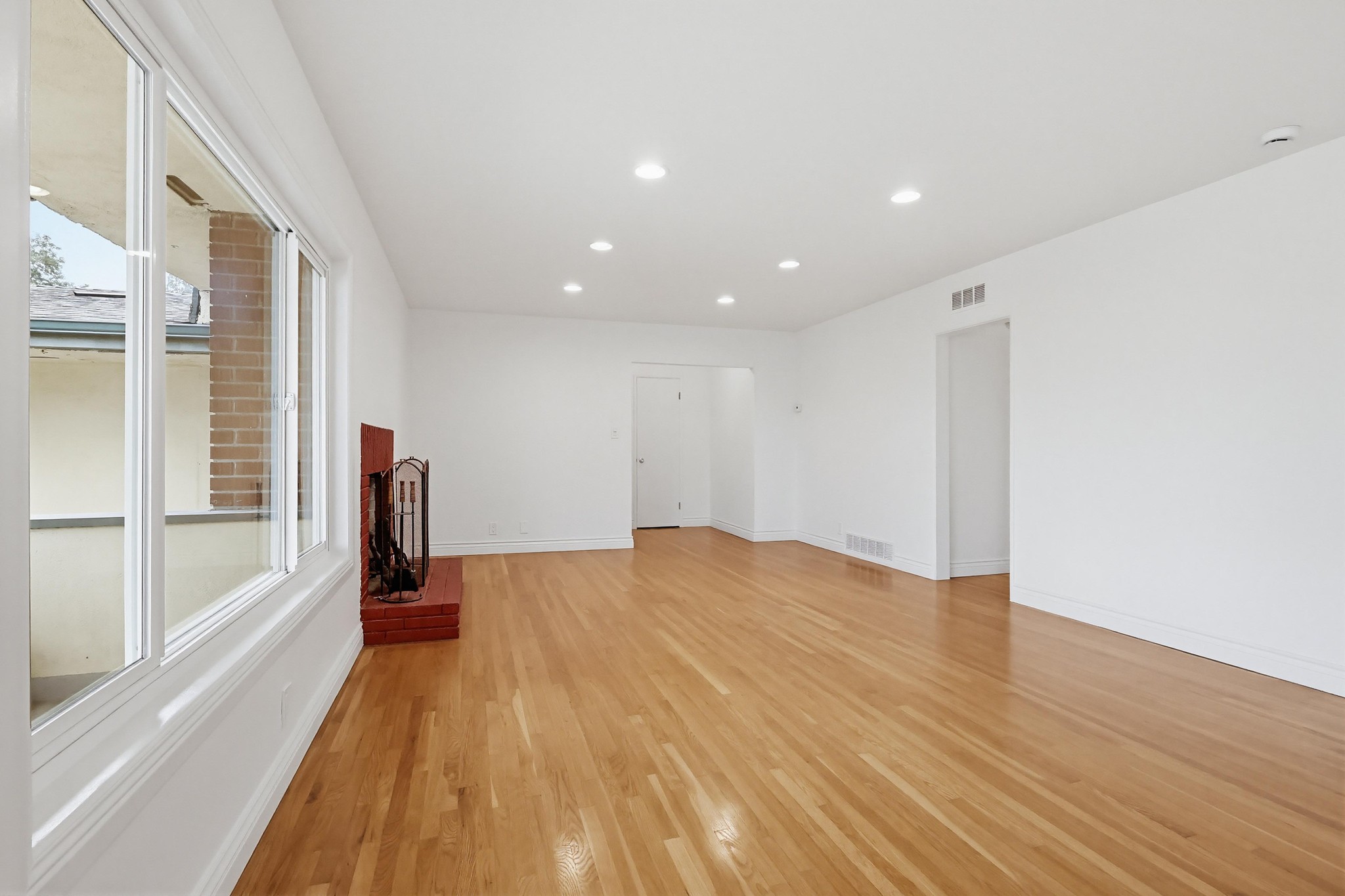 Virtual tour photo 10 of 35 for 312 Raymondale Dr f