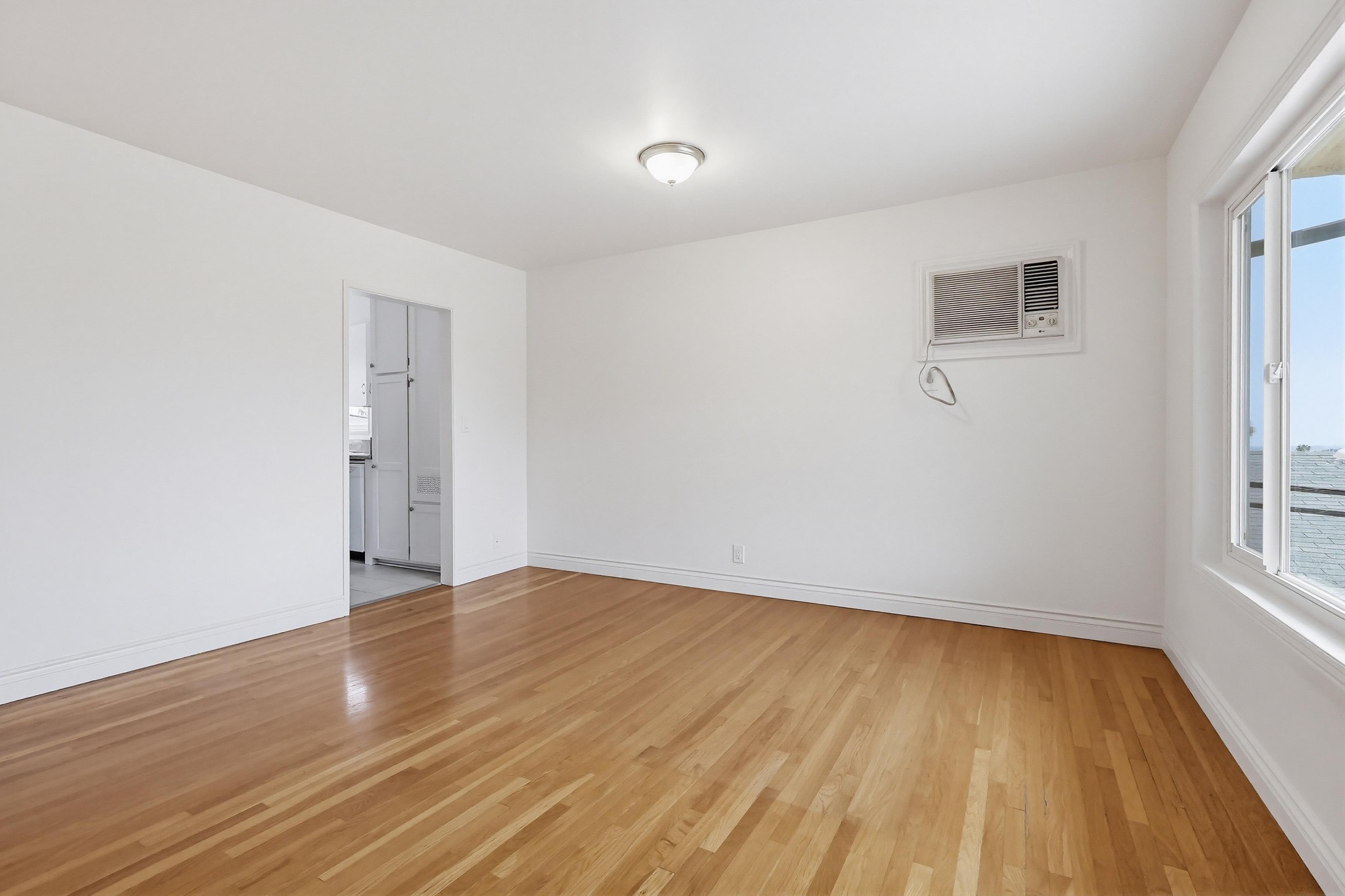Virtual tour photo 12 of 35 for 312 Raymondale Dr f