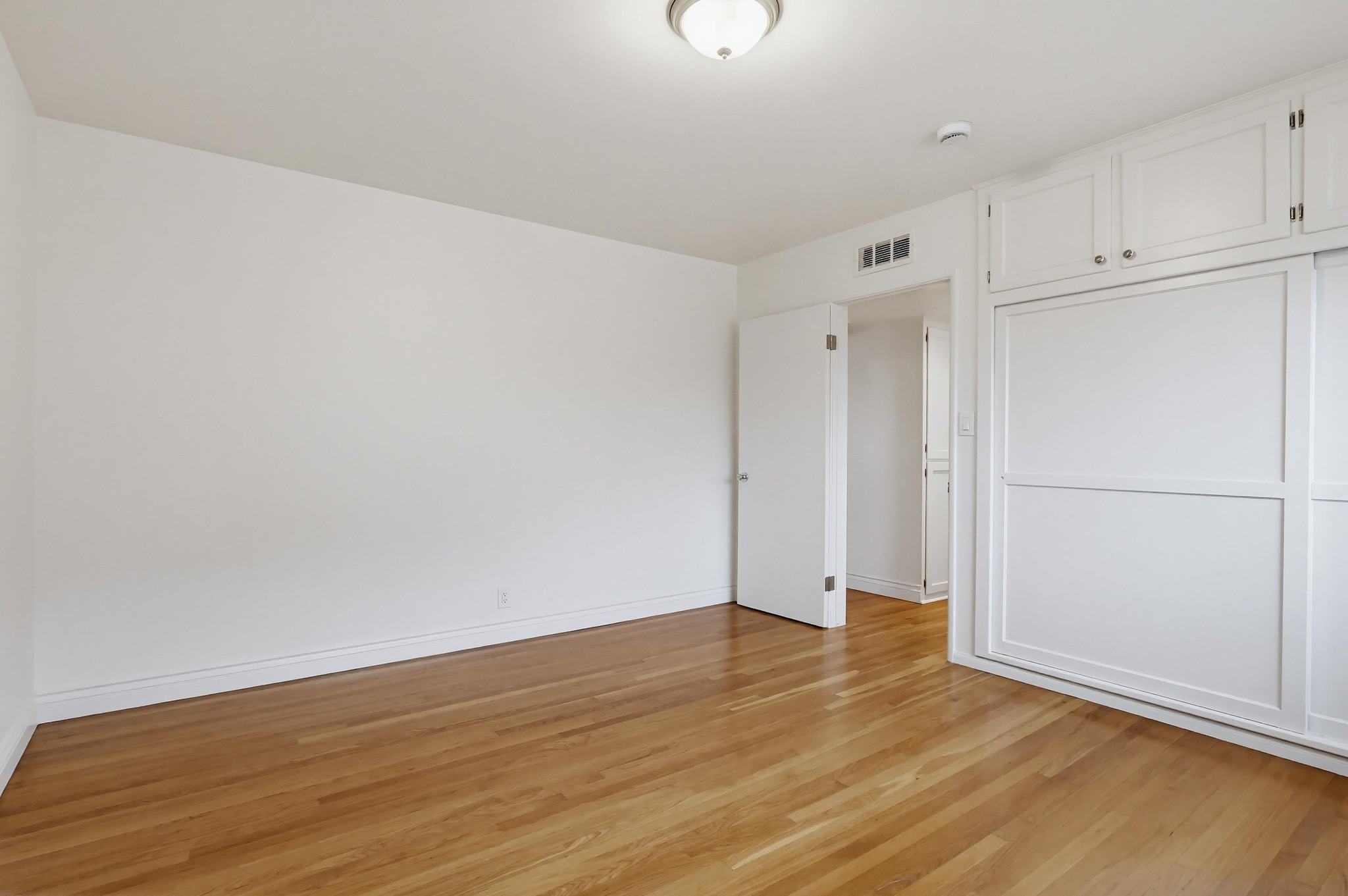 Virtual tour photo 25 of 35 for 312 Raymondale Dr f