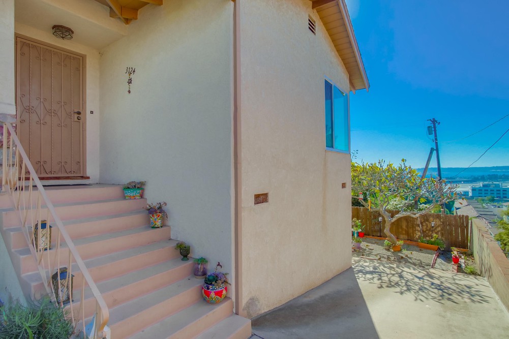 Virtual tour photo 8 of 38 for 3120 Horton Ave