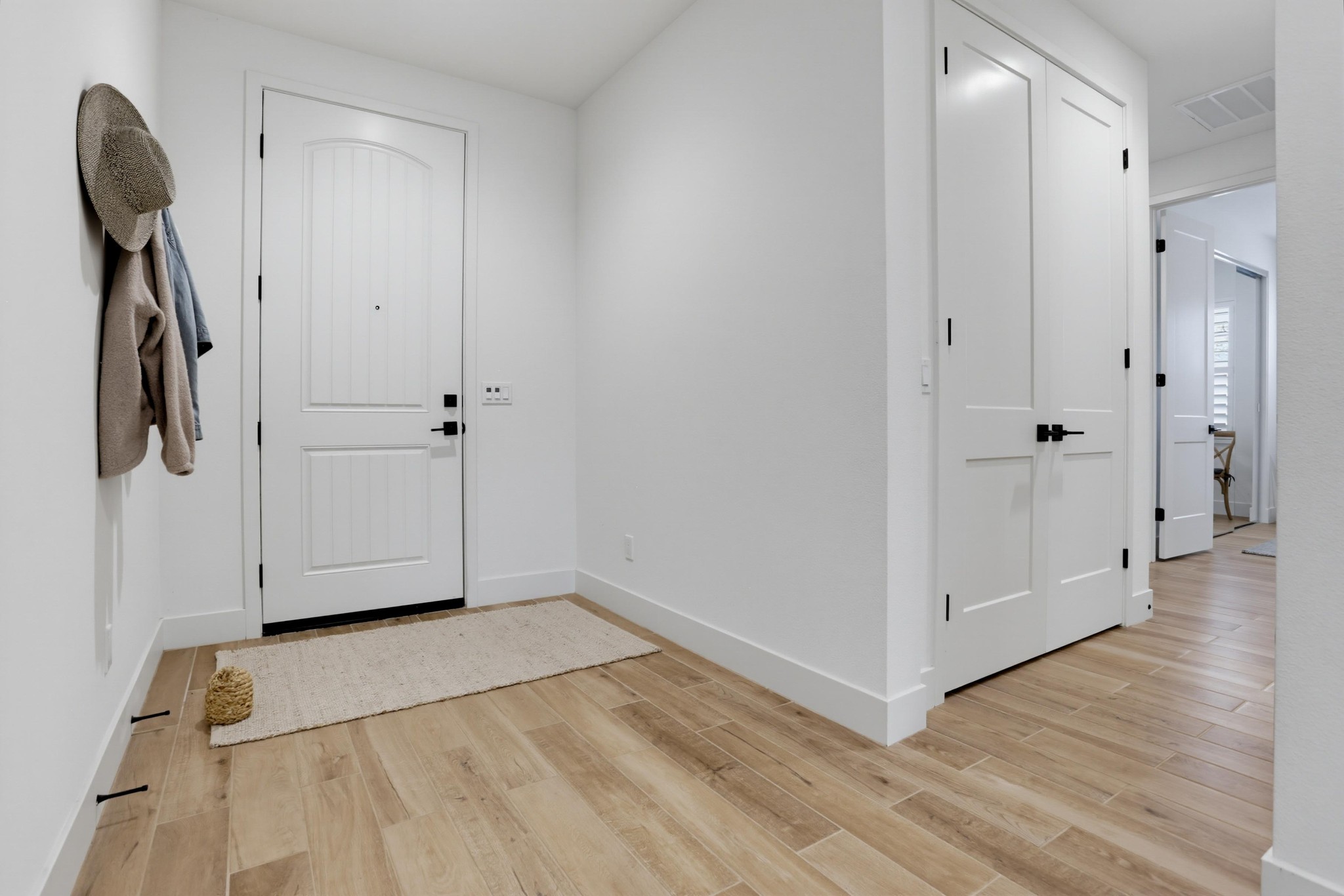 Virtual tour photo 7 of 49 for 3120 Shue Pl