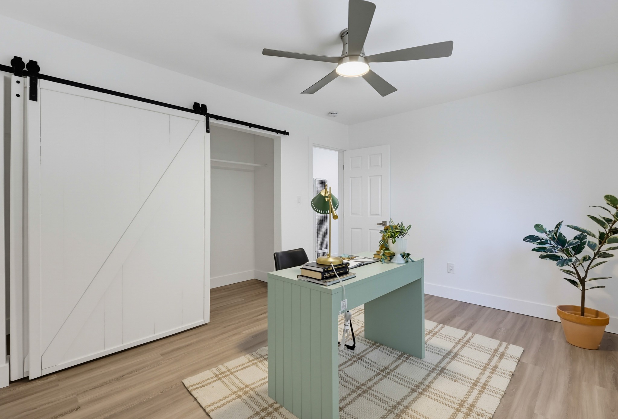 Virtual tour photo 43 of 82 for 3121 Boundary St