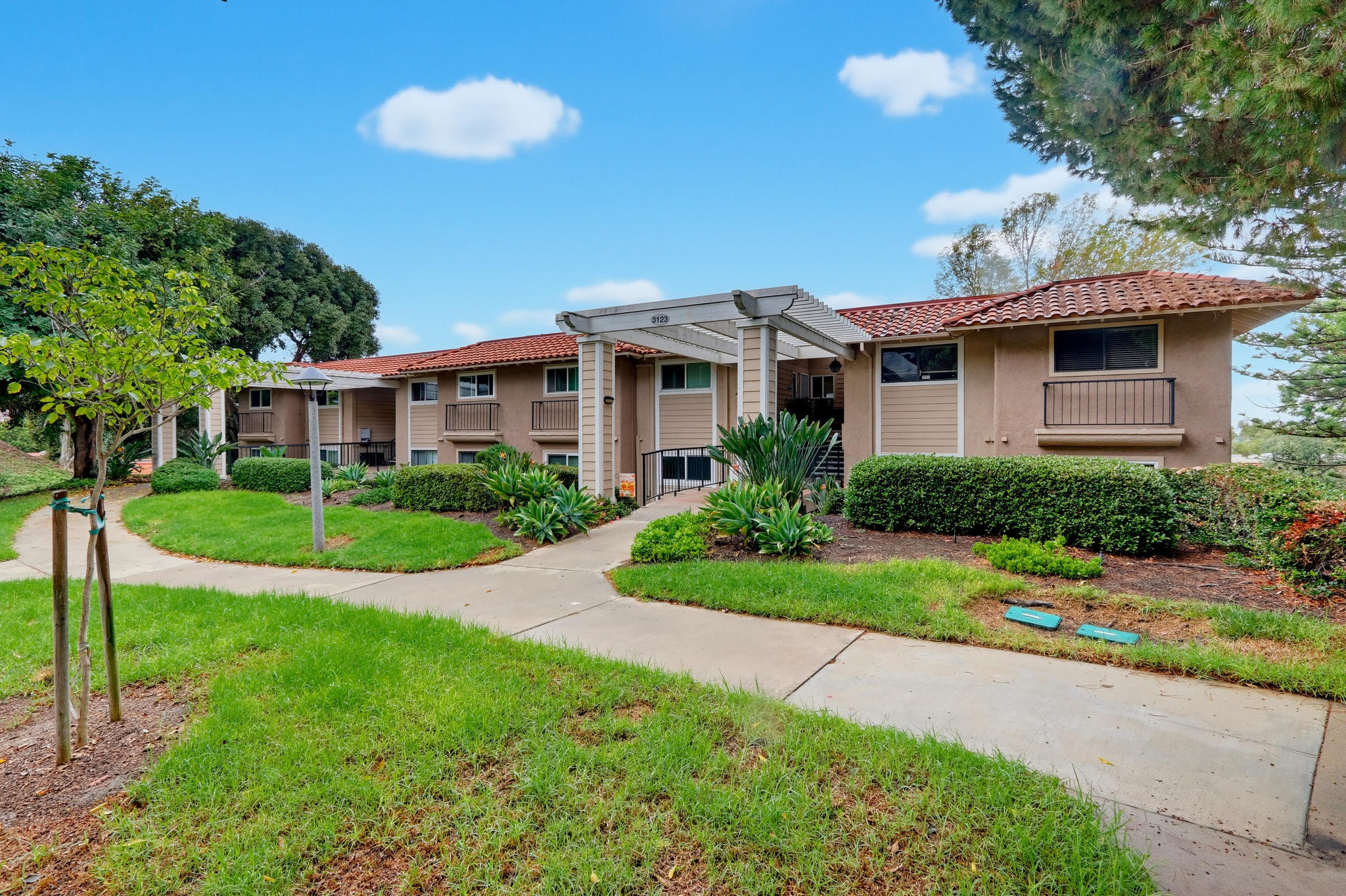 Virtual tour photo 3 of 71 for 3123 Via Serena N Unit C