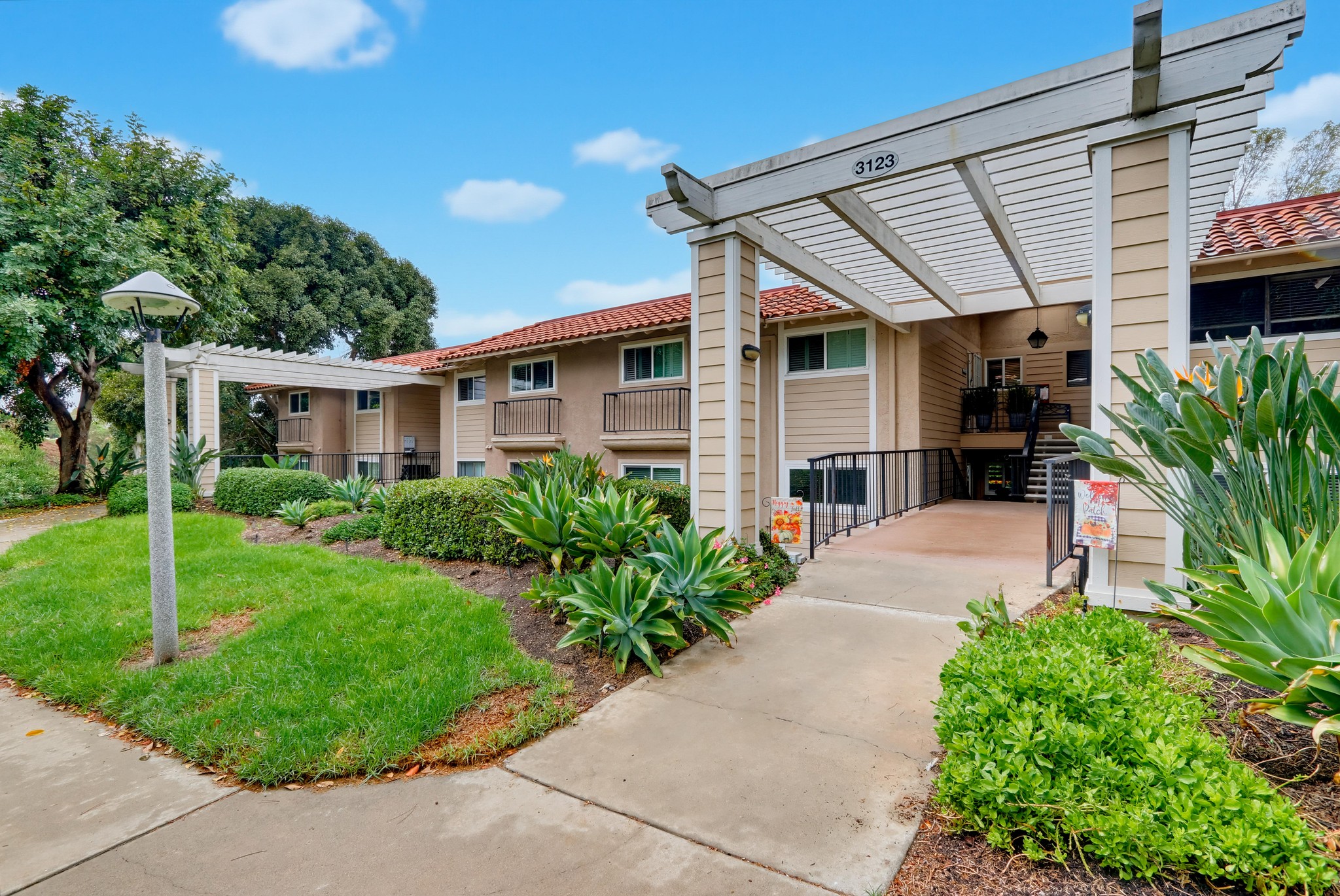 Virtual tour photo 5 of 71 for 3123 Via Serena N Unit C