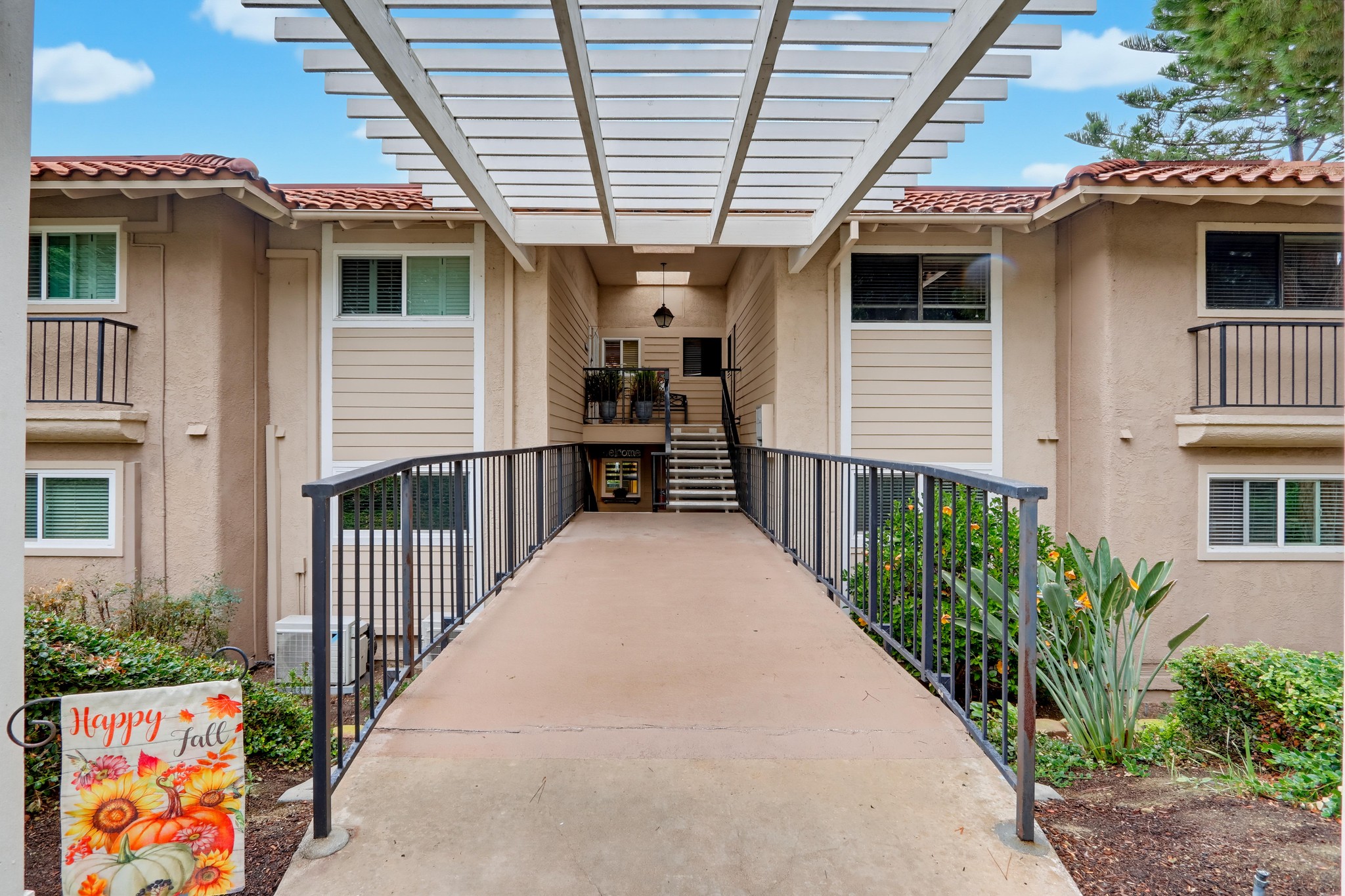 Virtual tour photo 6 of 71 for 3123 Via Serena N Unit C