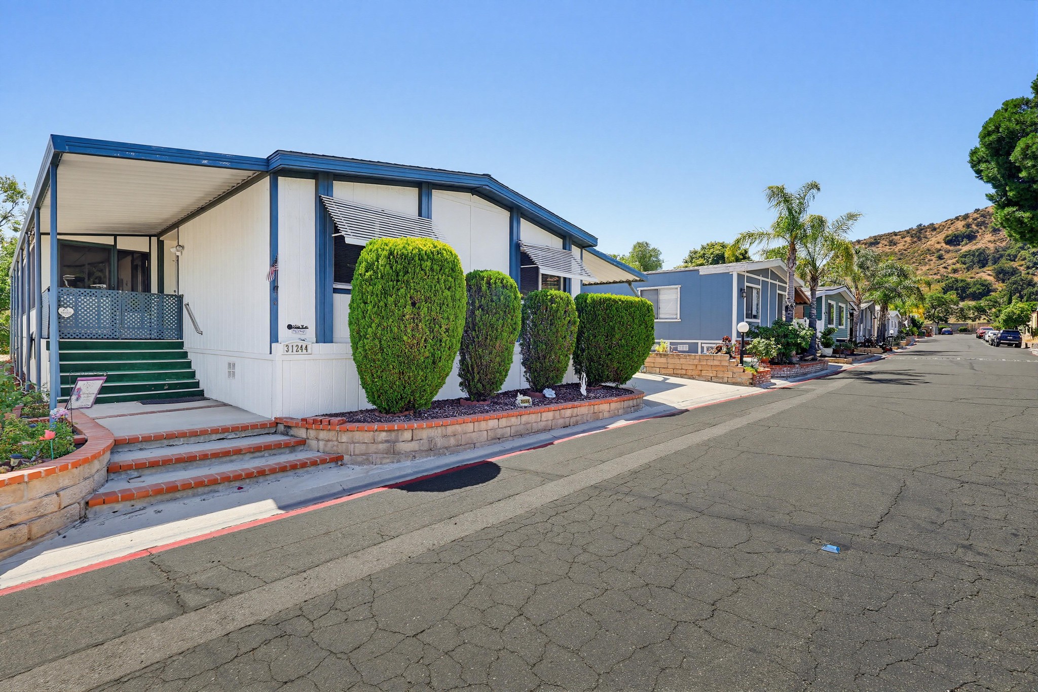 Virtual tour photo 3 of 92 for 31244 N Lakehills Rd #17