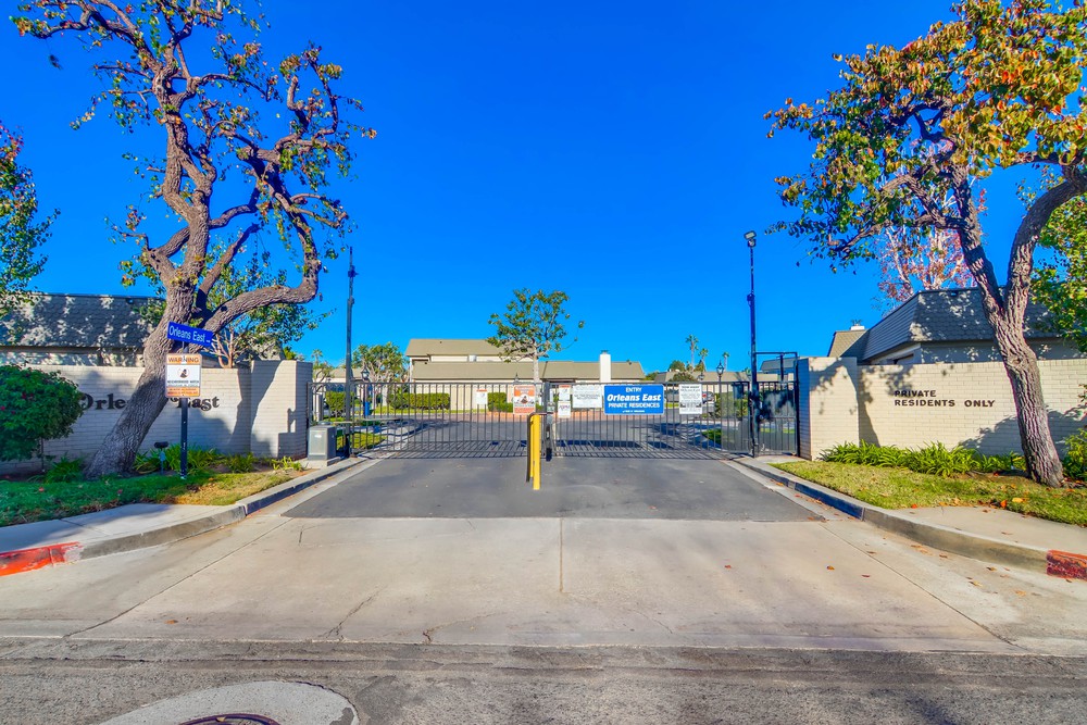 Virtual tour photo 1 of 54 for 3125 Orleans E