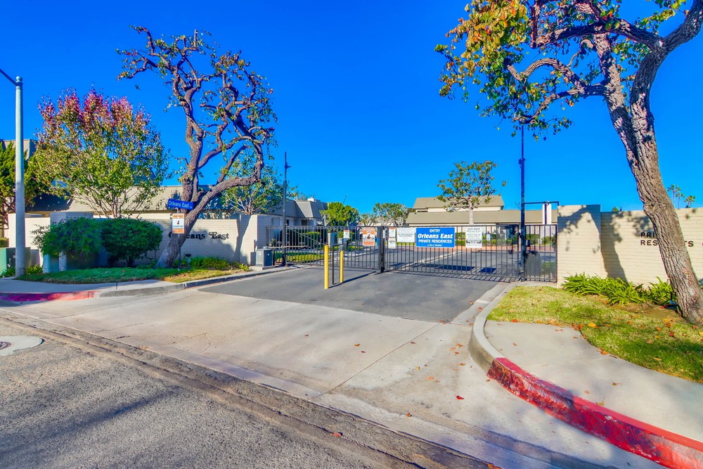 Virtual tour photo 3 of 54 for 3125 Orleans E