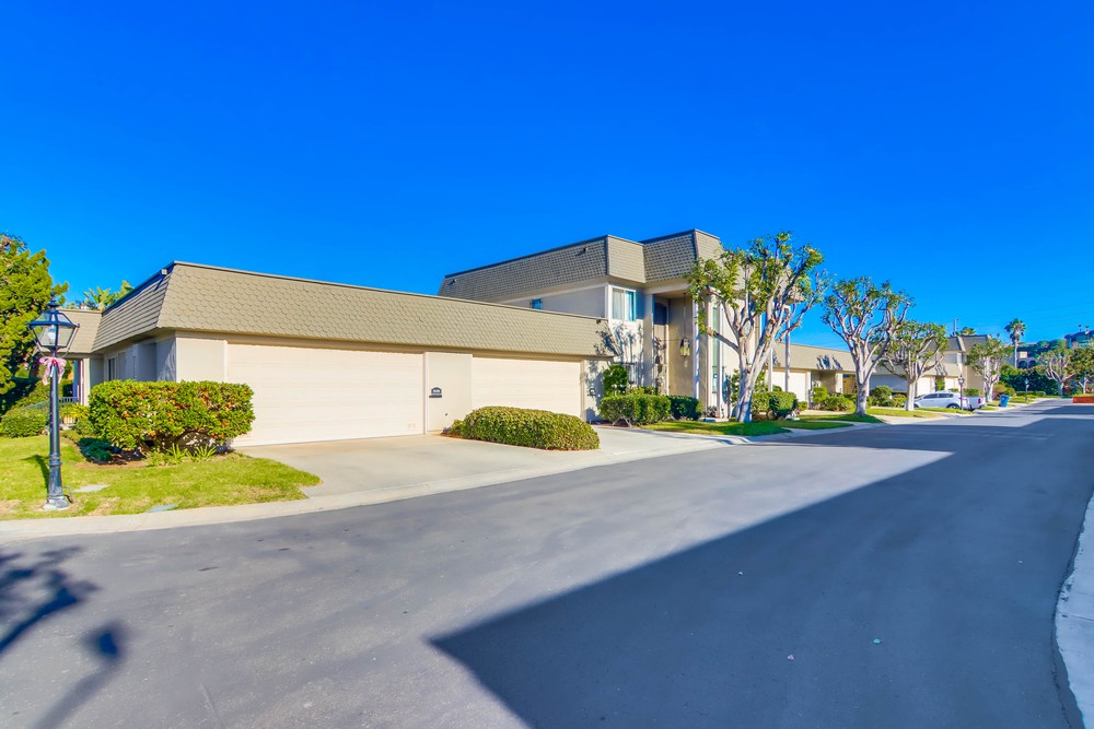 Virtual tour photo 5 of 54 for 3125 Orleans E